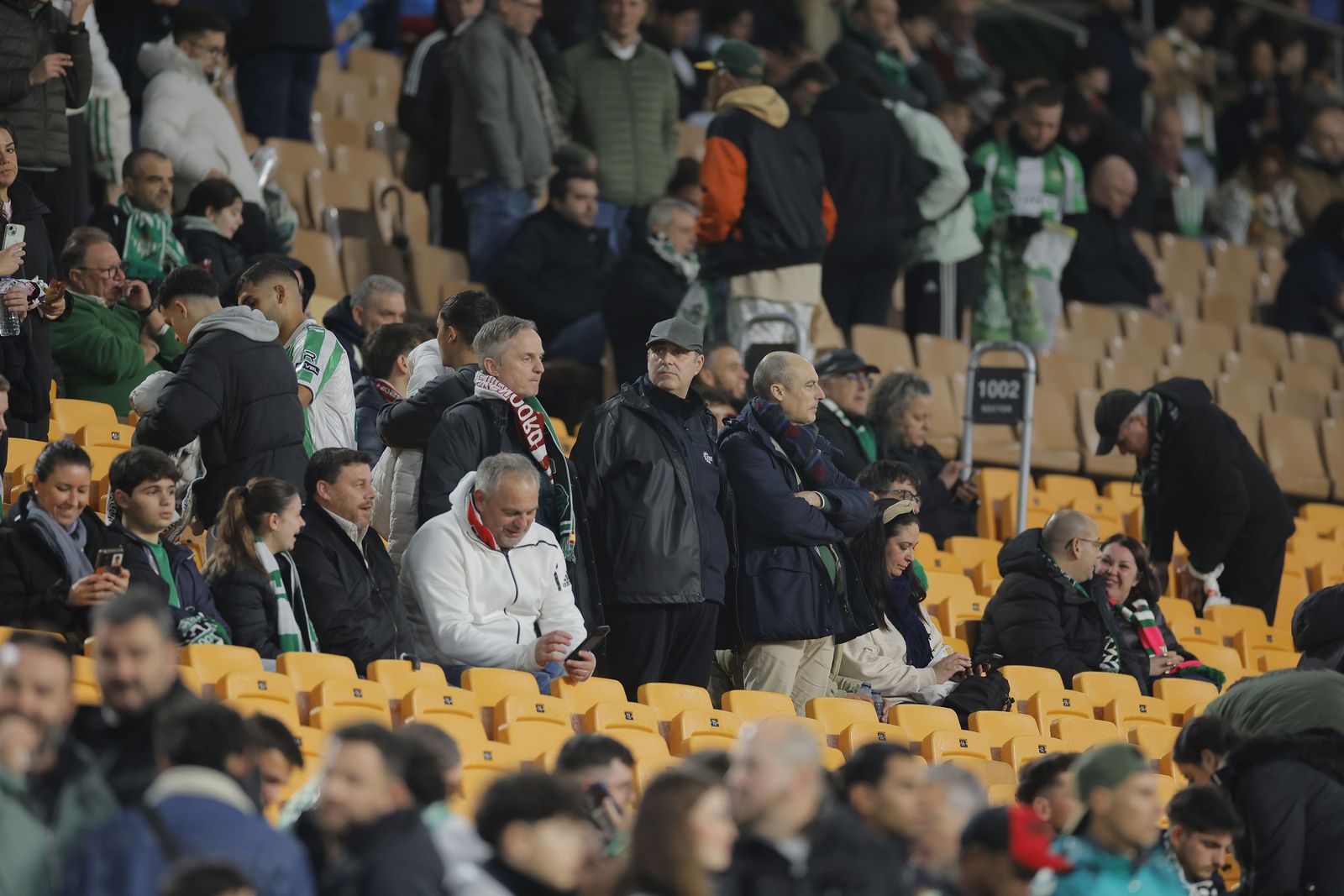 Buscate en las fotos del Betis - Feyenoord