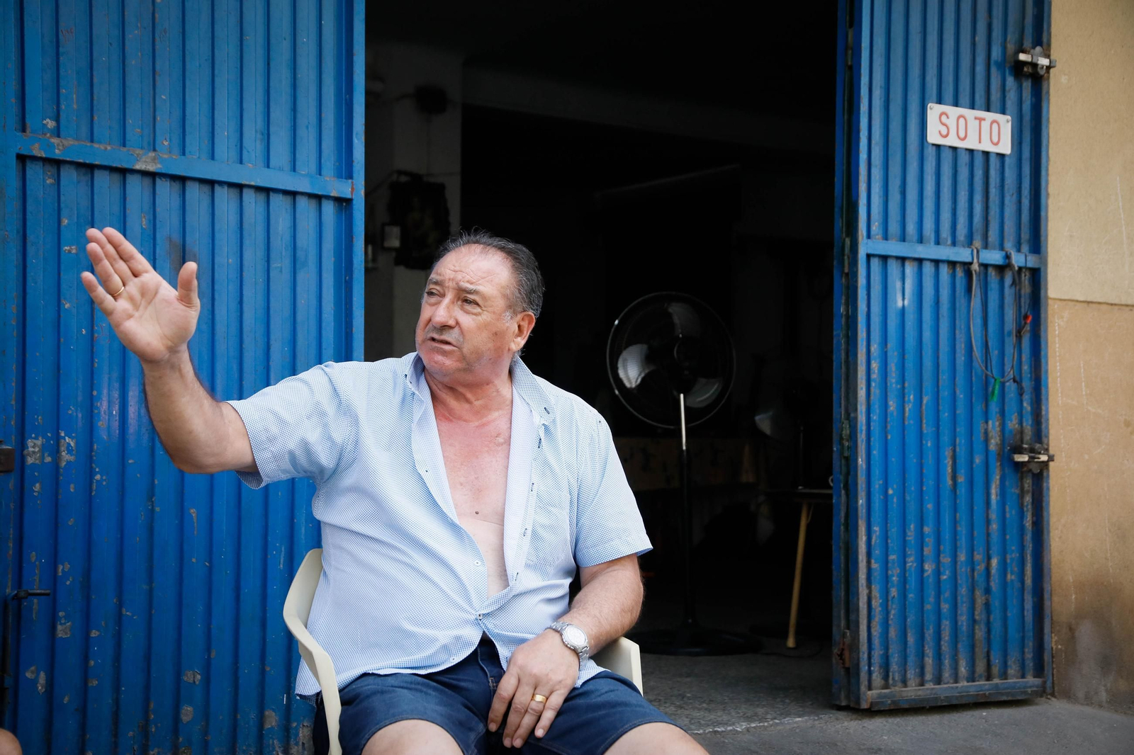 Imágenes de las quejas vecinales ante los cortes de luz en el barrio de pescadería
