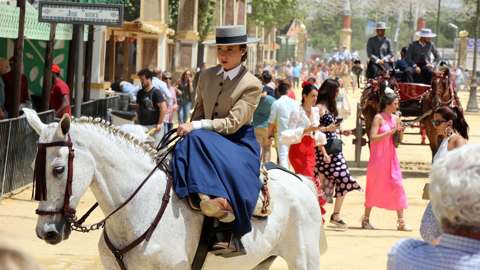 Una amazonas en el recinto de la feria de Jerez.