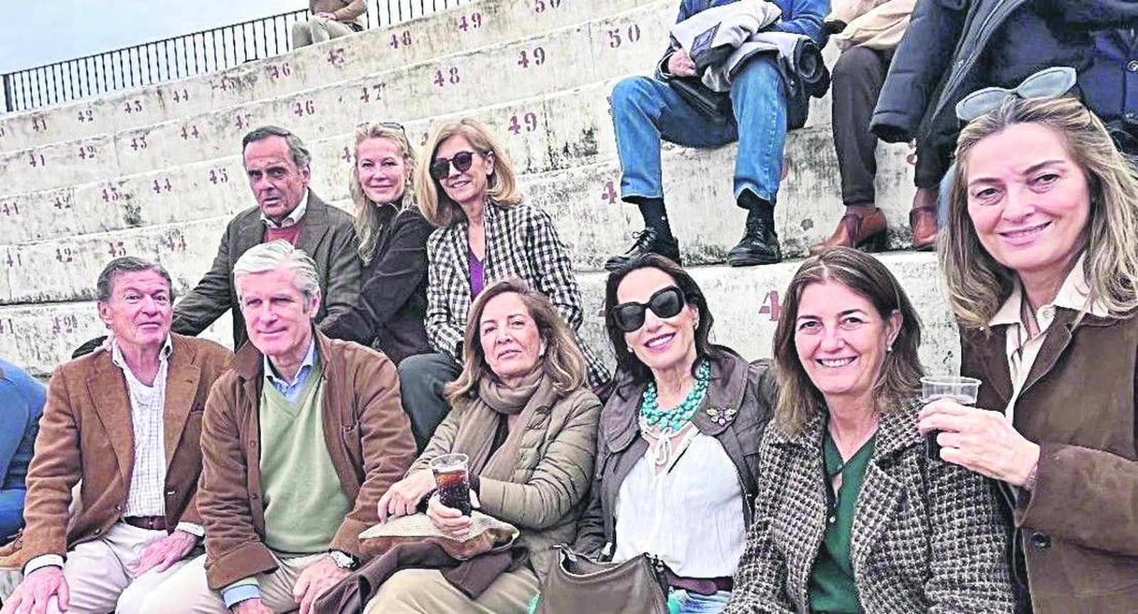 Guillermo Benjumea, Maise Martí, Reyes Pacheco, Gonzalo Mariategui, Cosme Domecq, Ángela Pacheco, Panchita Lladó, Fina Pacheco y María Luisa Guardiola.
