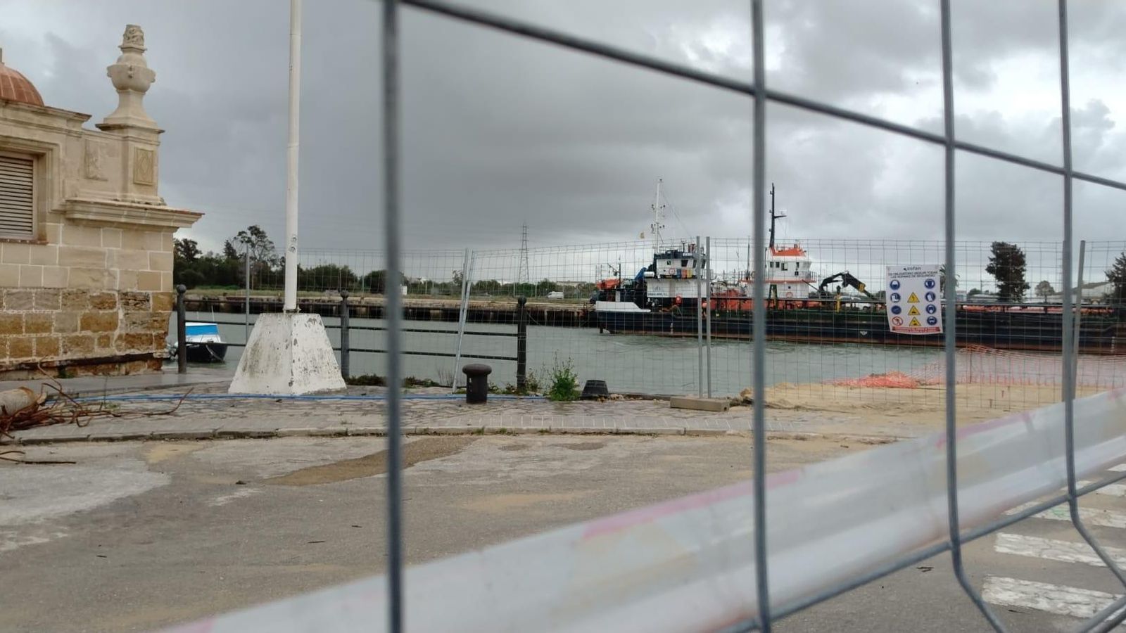La segunda pasarela sobre el río tendrá que esperar hasta el próximo año para ser licitada de nuevo. La segunda pasarela sobre el río tendrá que esperar hasta el próximo año para ser licitada de nuevo.