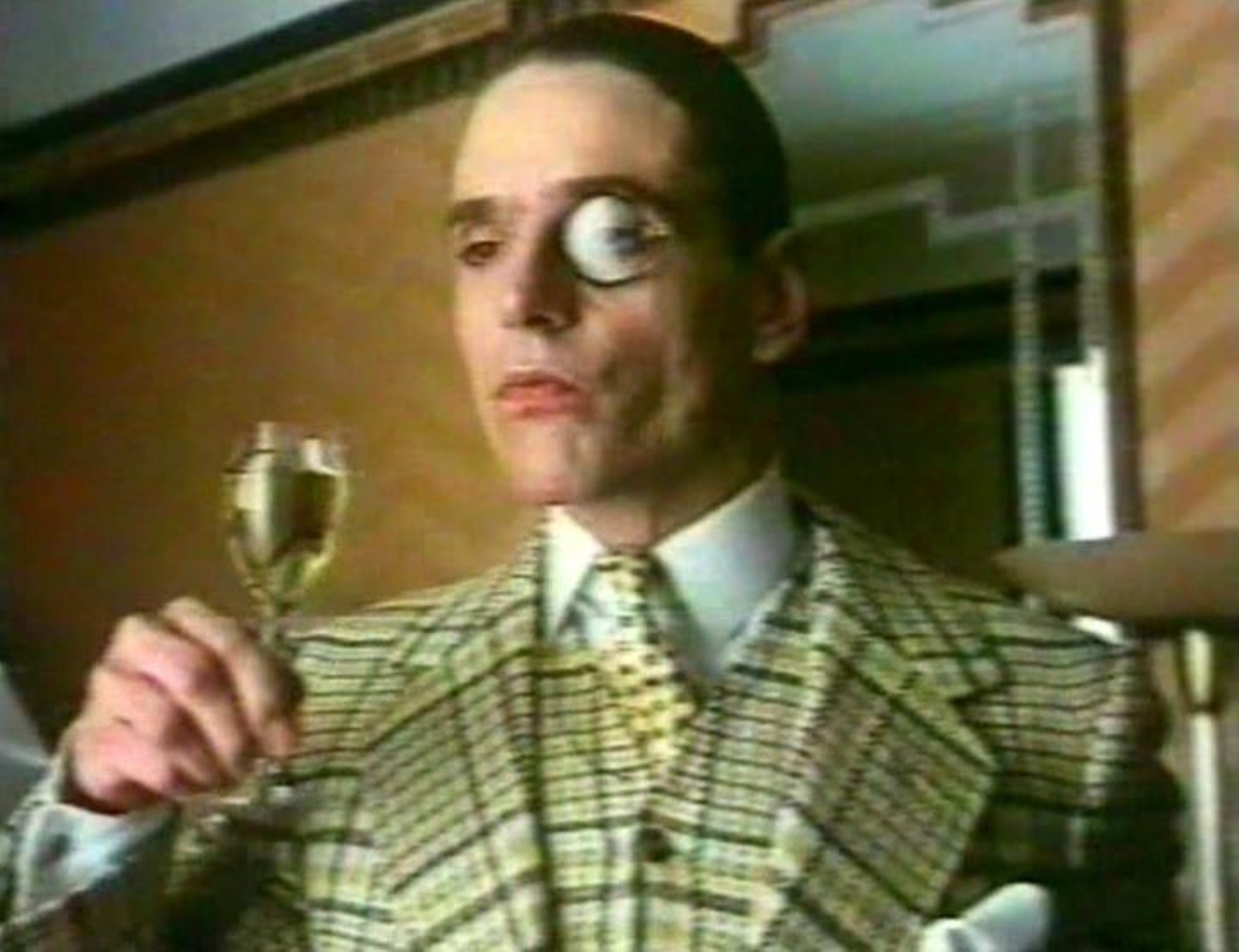 Jeremy Irons dando vida a Bertie Wooster en el anuncio para Croft, 1977.
