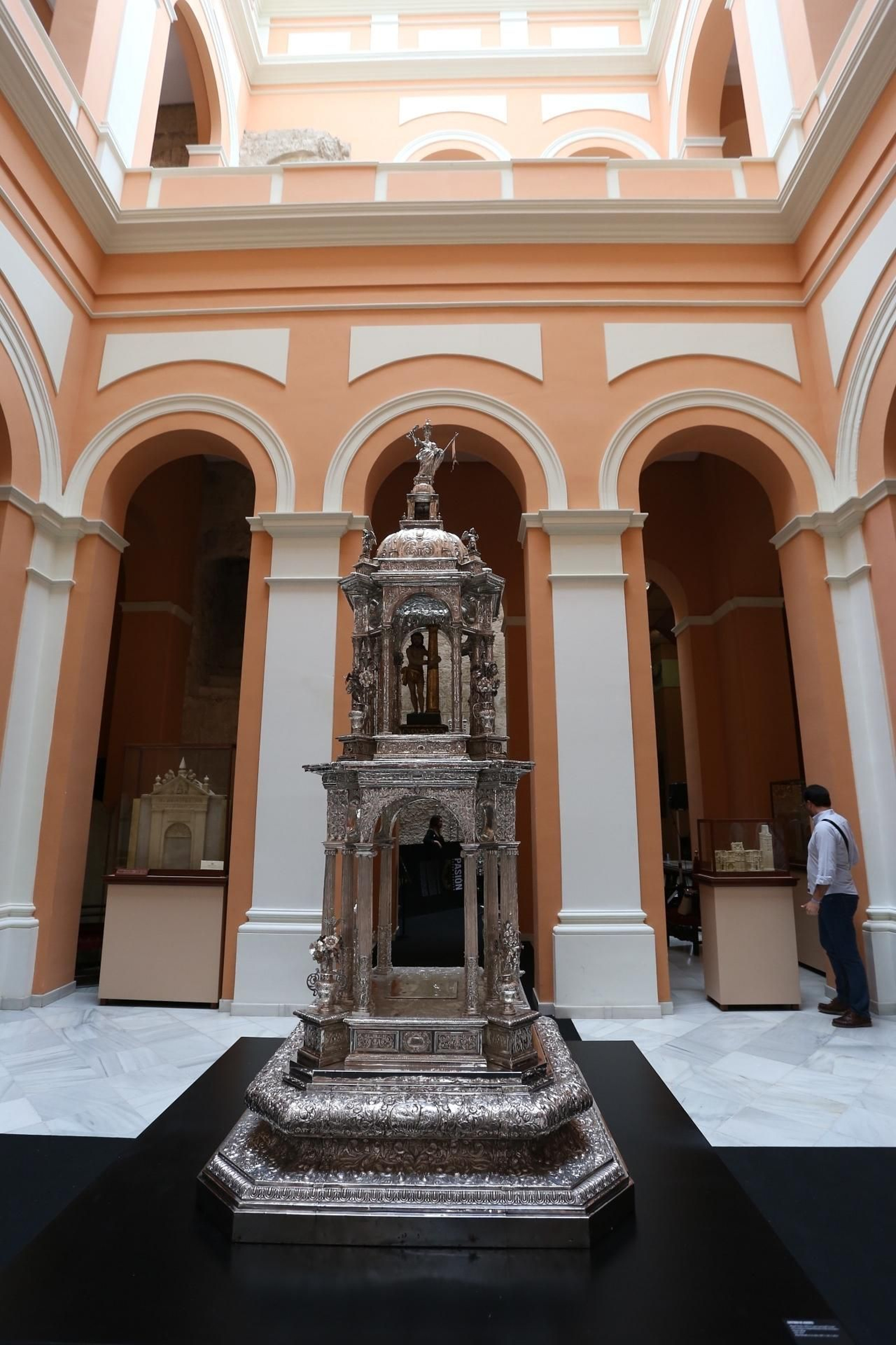 La exposición 'Pasión según Sevilla', en imágenes