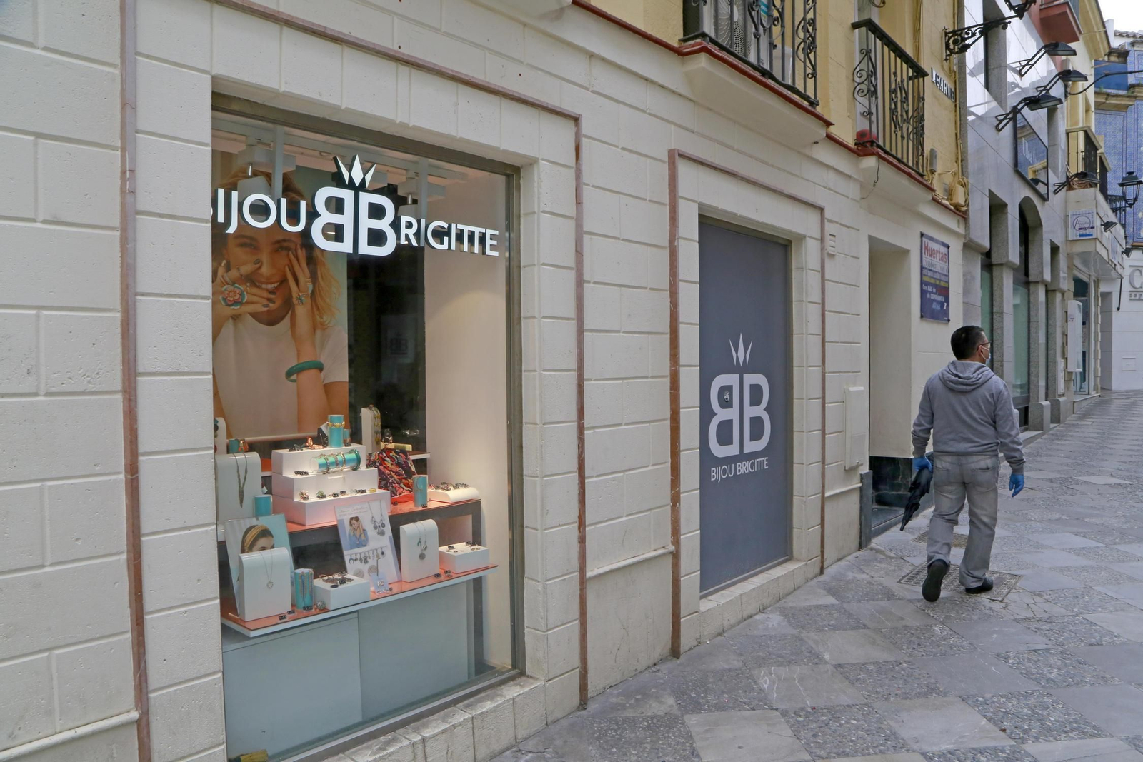 Algarve, una calle caracterizada por los pequeños comercios.