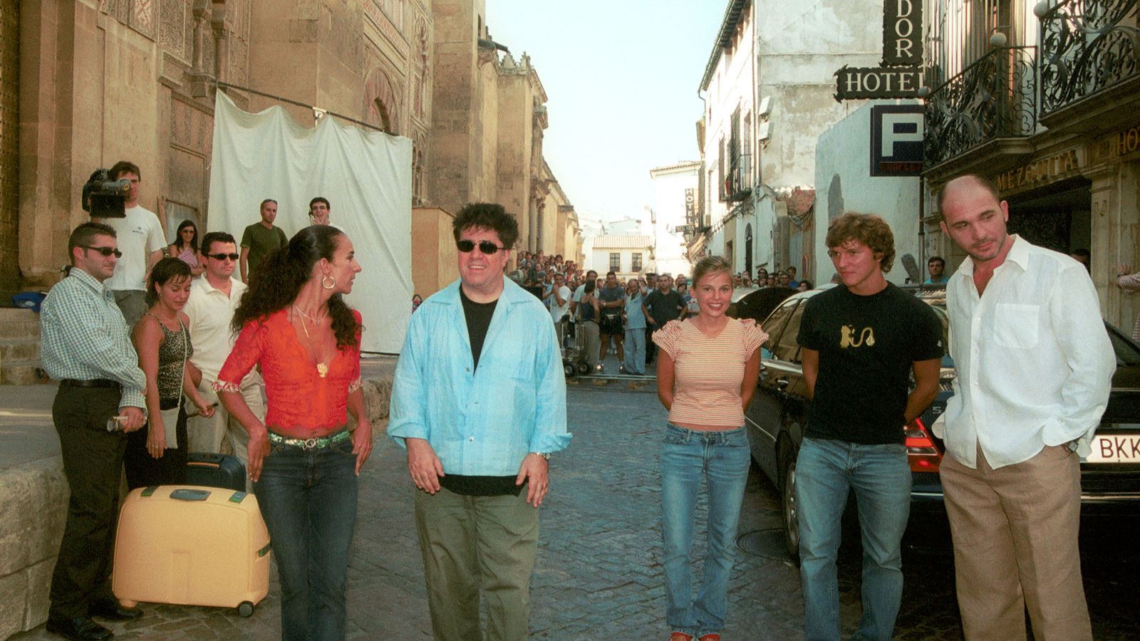 Un descanso del rodaje de la película de Almodóvar 'Hable con ella' en la Judería