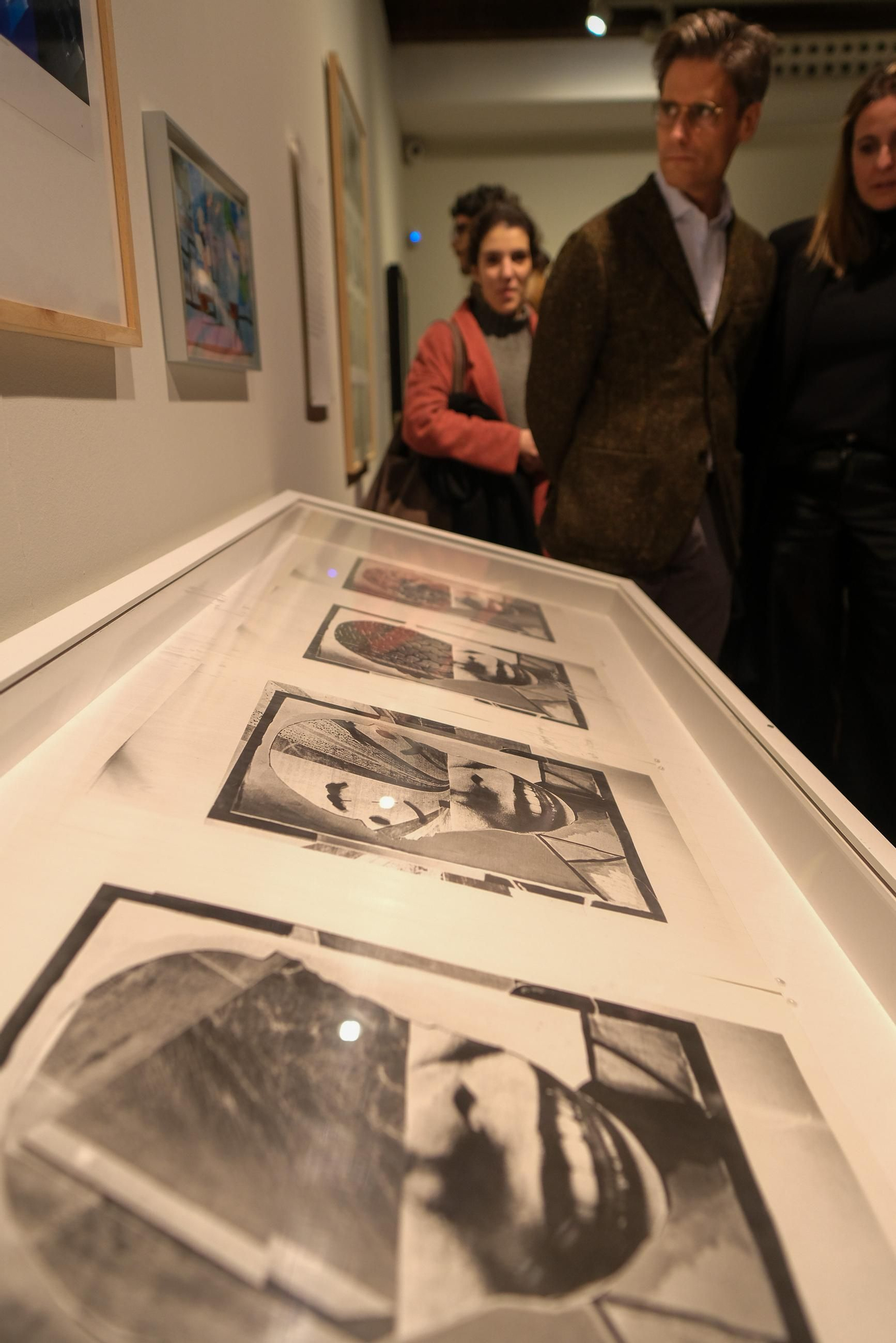 Imágenes de la inauguración de una exposición de Luis Gordillo en el Espacio Santa Clara