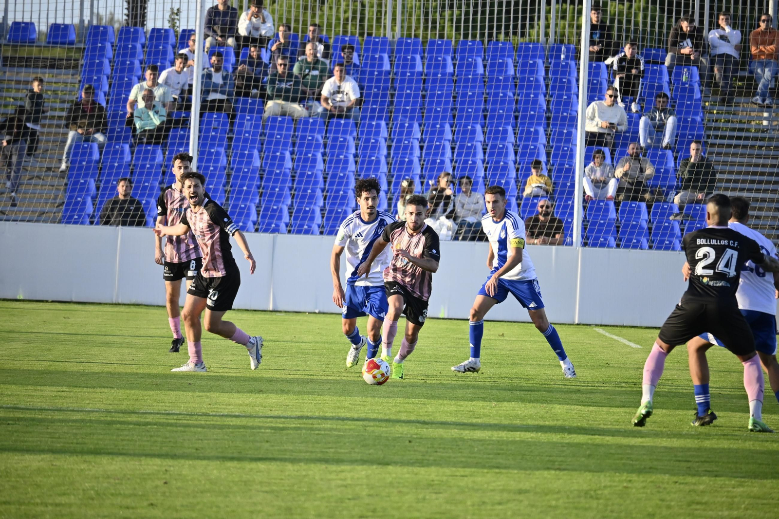 Las mejores imágenes del Atlético Onubense - Bollullos