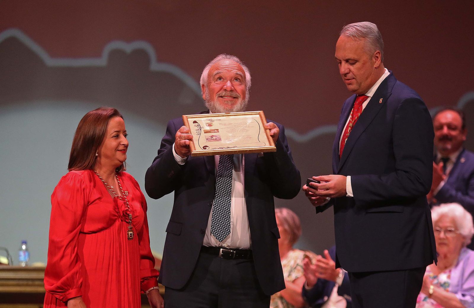 Fotos del pleno institucional de honores y distinciones por el 317º aniversario de San Roque