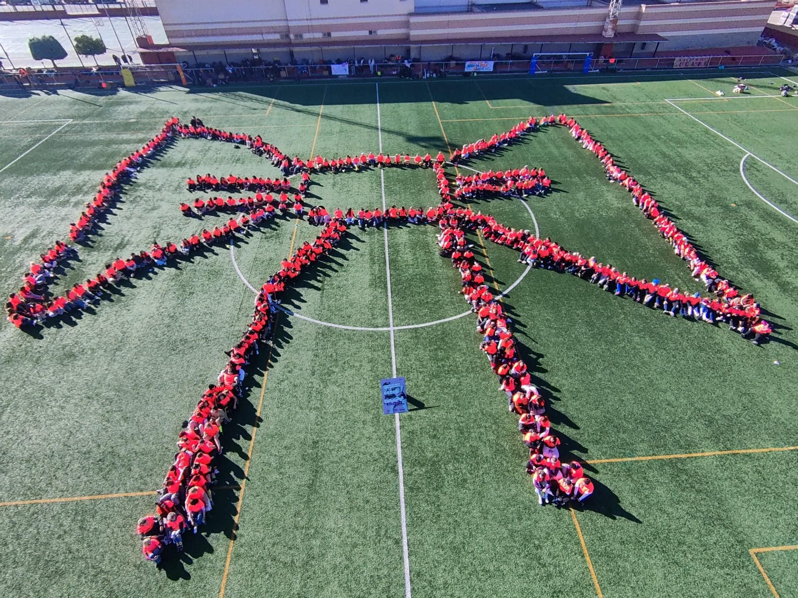 Las participantes dibujaron un mosaico humano durante el encuentro de Rugby.