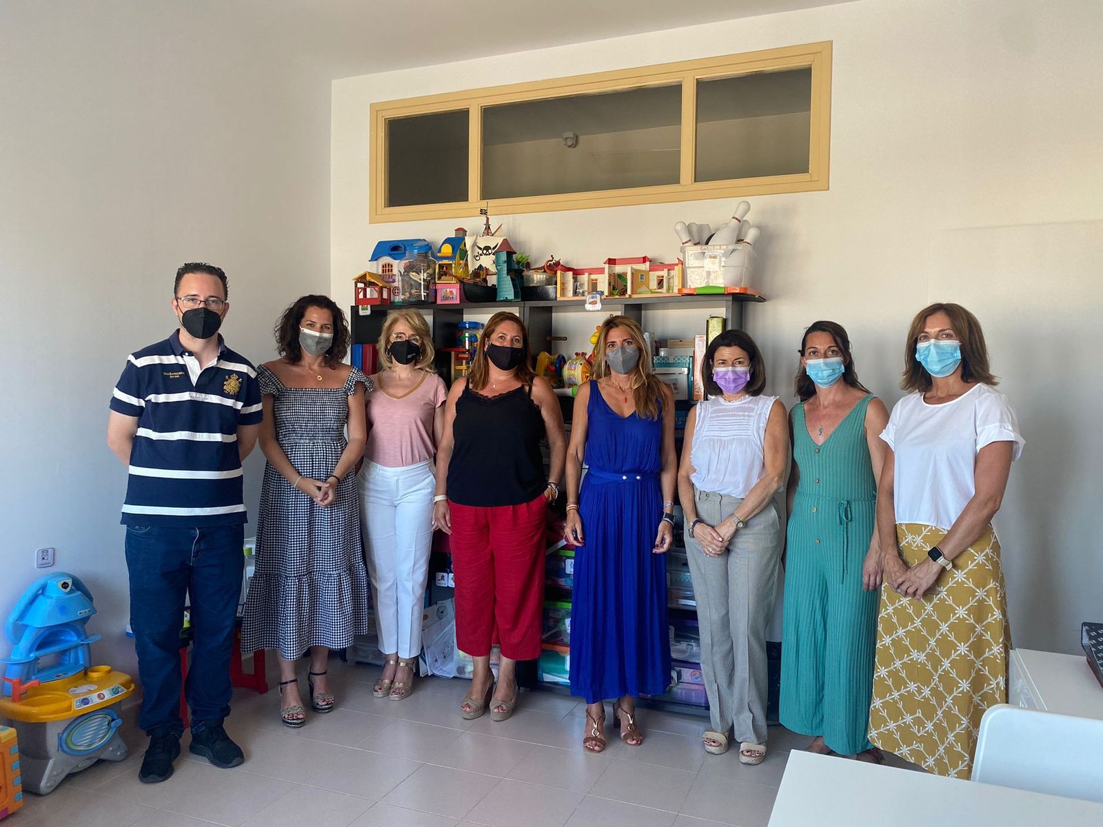 Las autoridades de la Junta, el Ayuntamiento y responsables del centro.