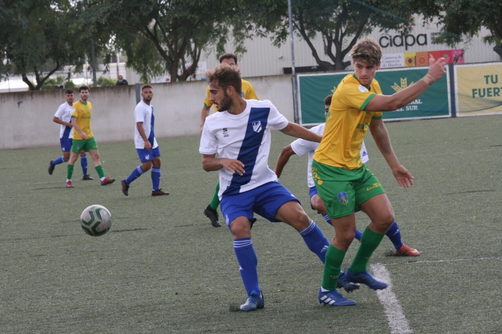 El Atlético Onubense cuajó un partido muy completo y venció con justicia al Montilla.