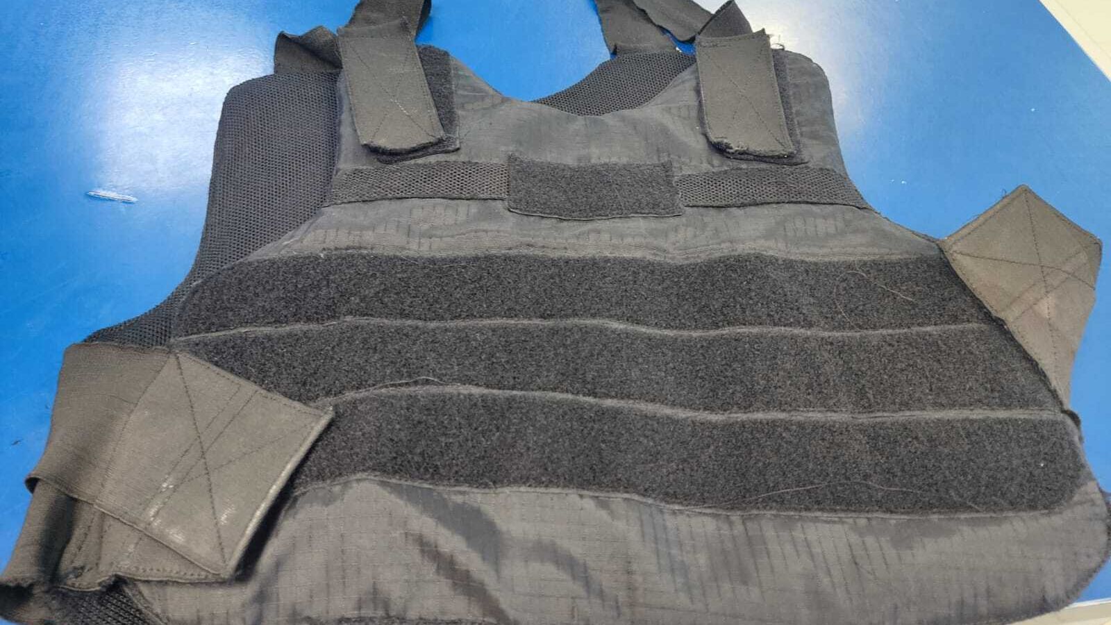 Un chaleco antibalas de la Policía Local de Estepona.