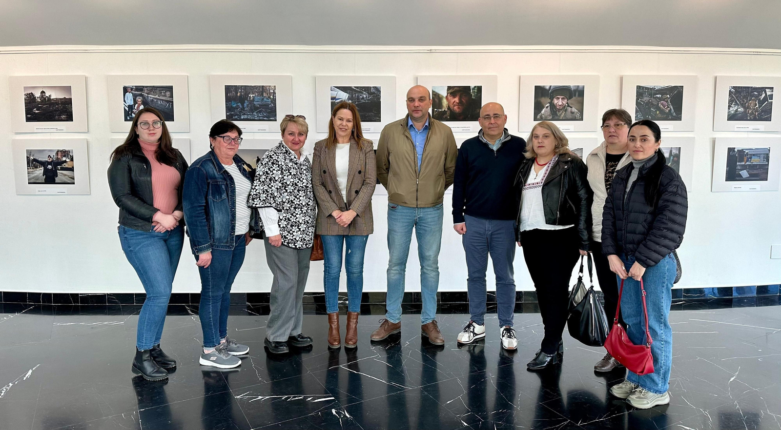 El Teatro Villa de Huércal-Overa acoge una exposición de fotografía de la Guerra en Ucrania
