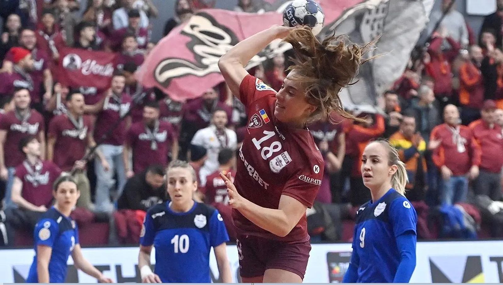 Jénnifer Gutiérrez, con la camisola del Rapid Bucaresti