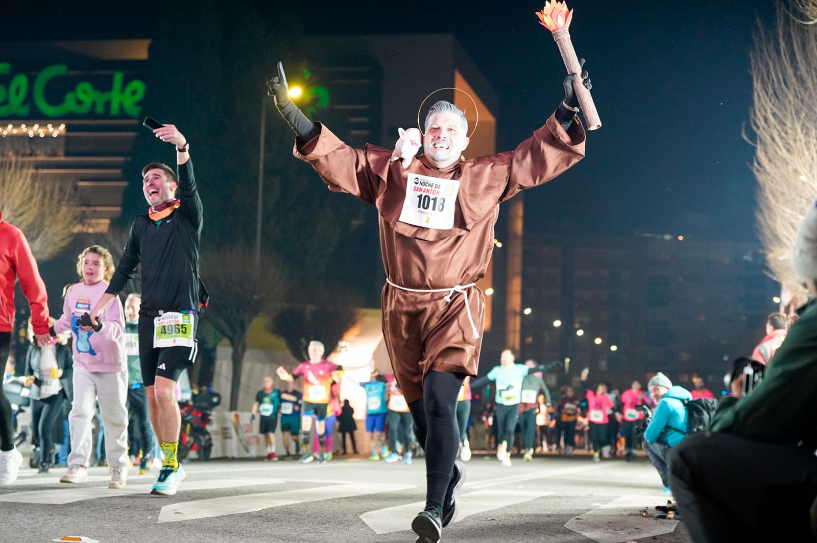 En imágenes: búscate en tu llegada a meta de la Carrera de San Antón 2026 (3)