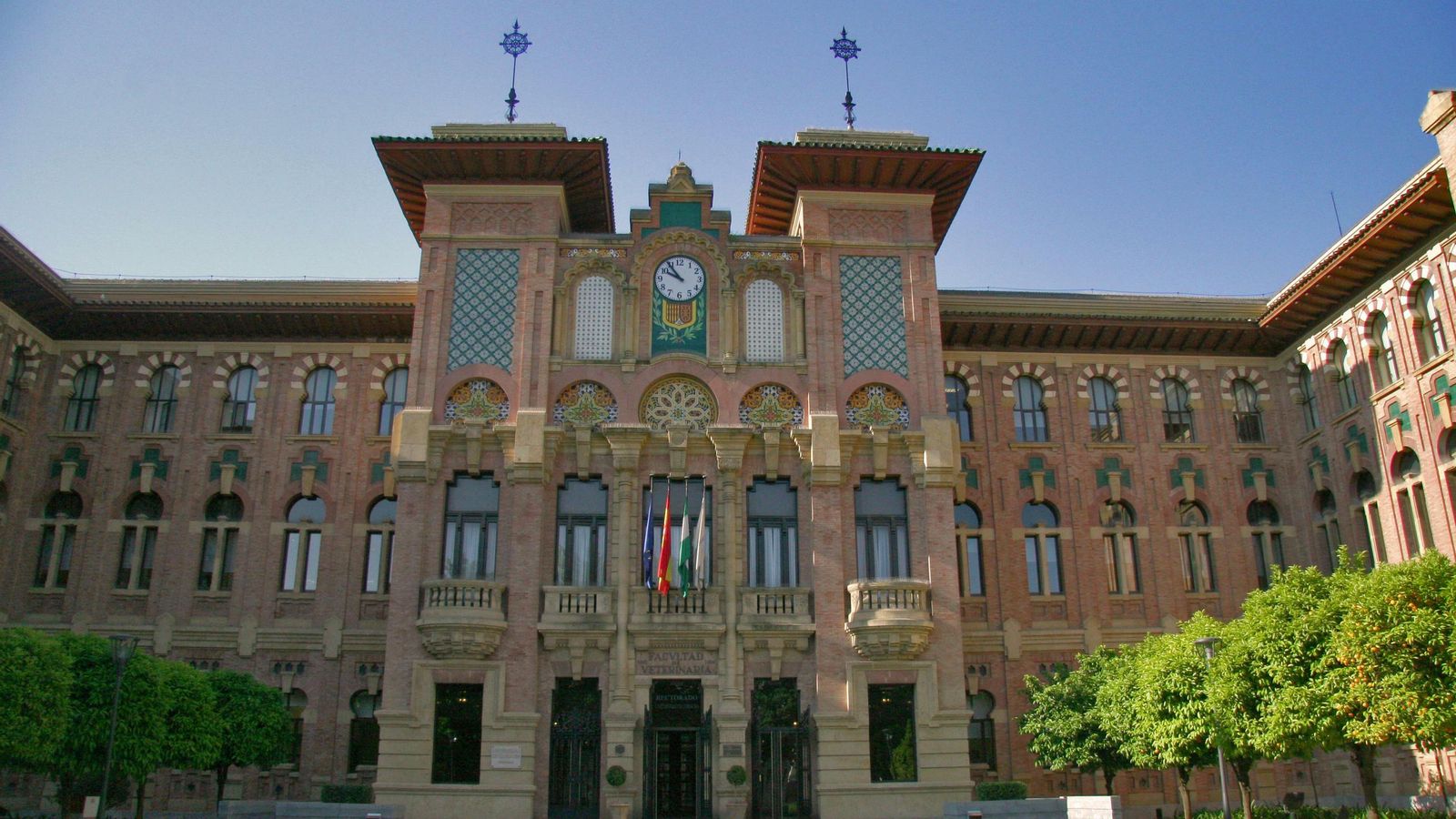 Fachada del rectorado.