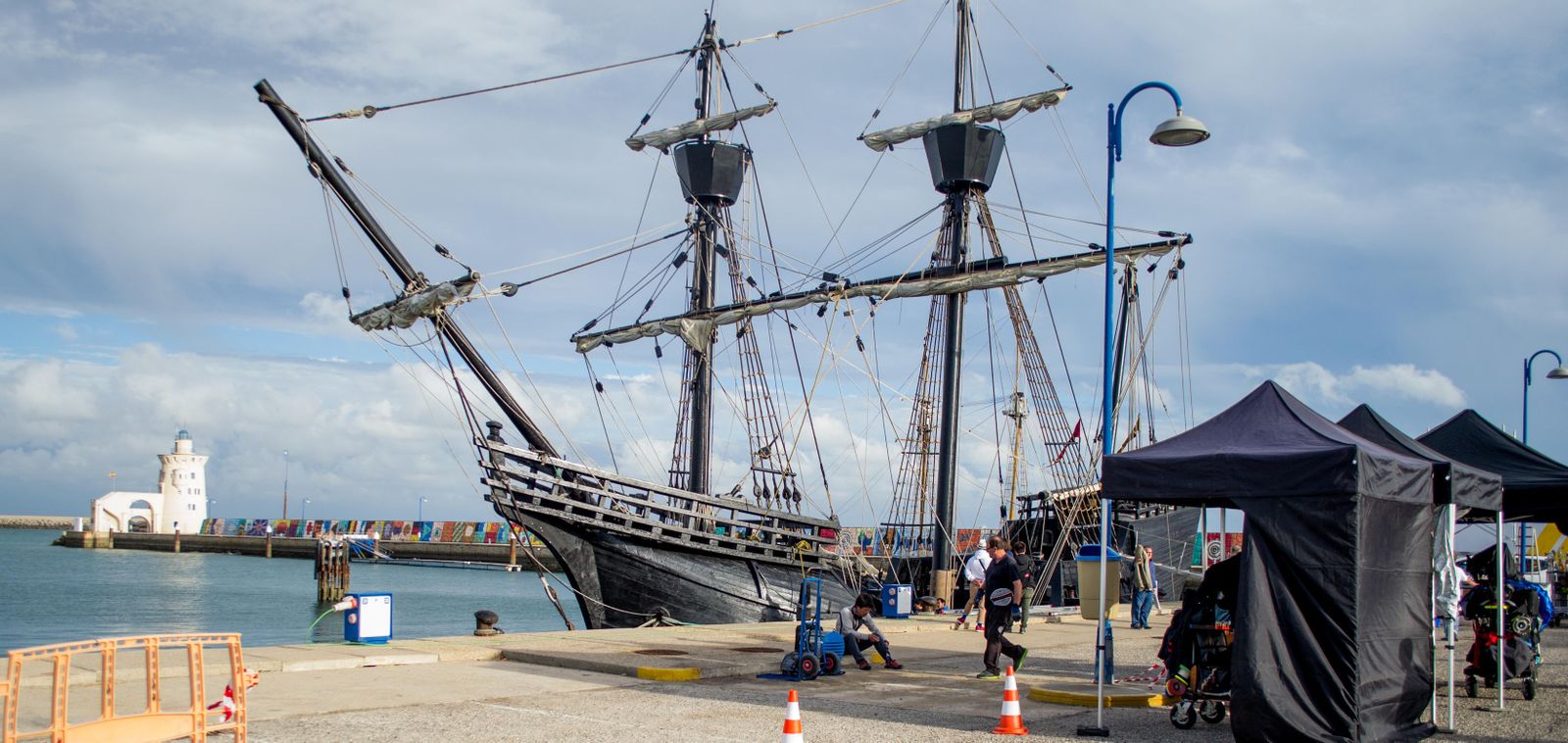 Imagen de la Nao Victoria durante el rodaje de las escenas.