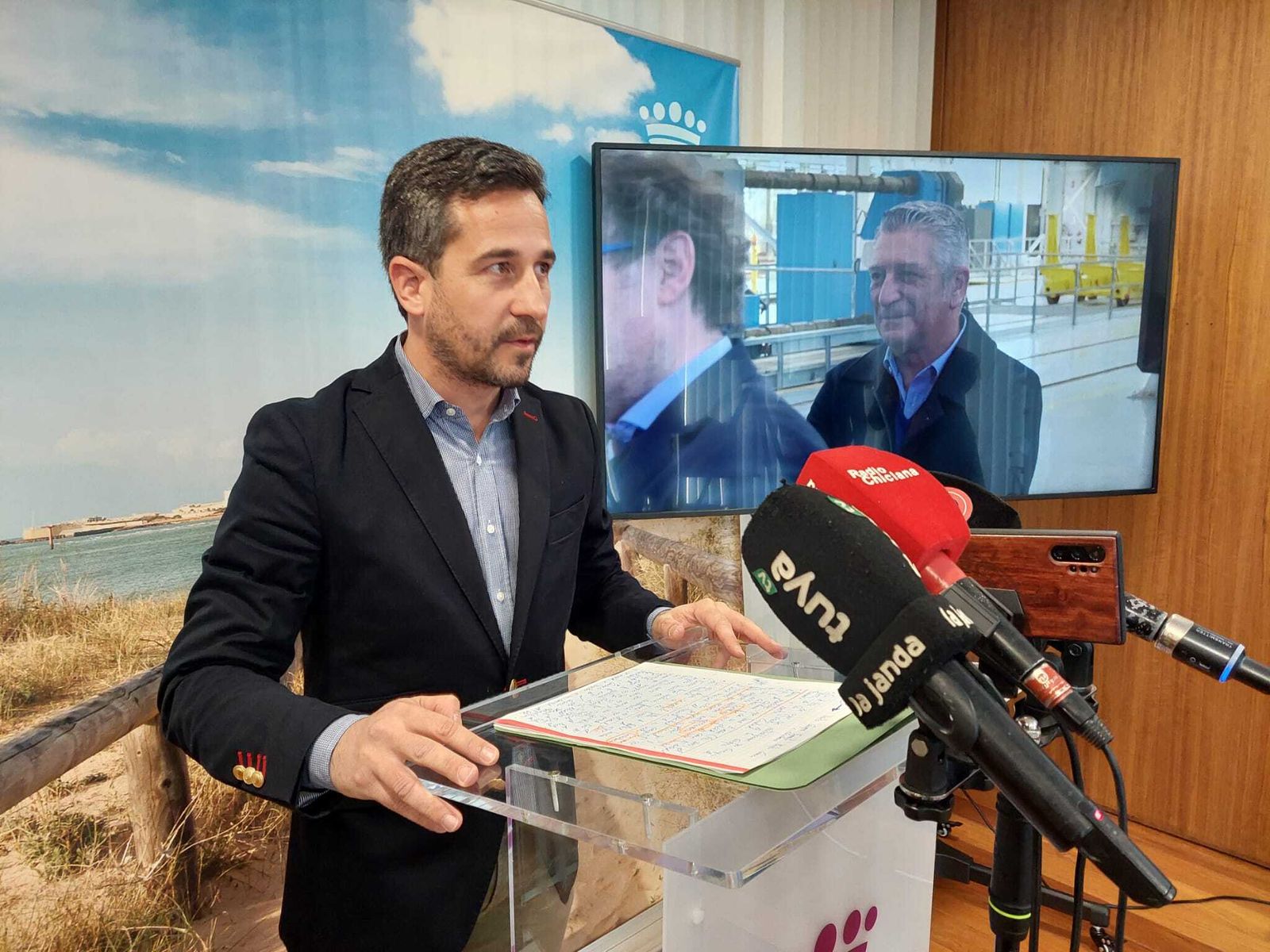 El concejal de Transportes del Ayuntamiento, José Vera, durante la rueda de prensa.