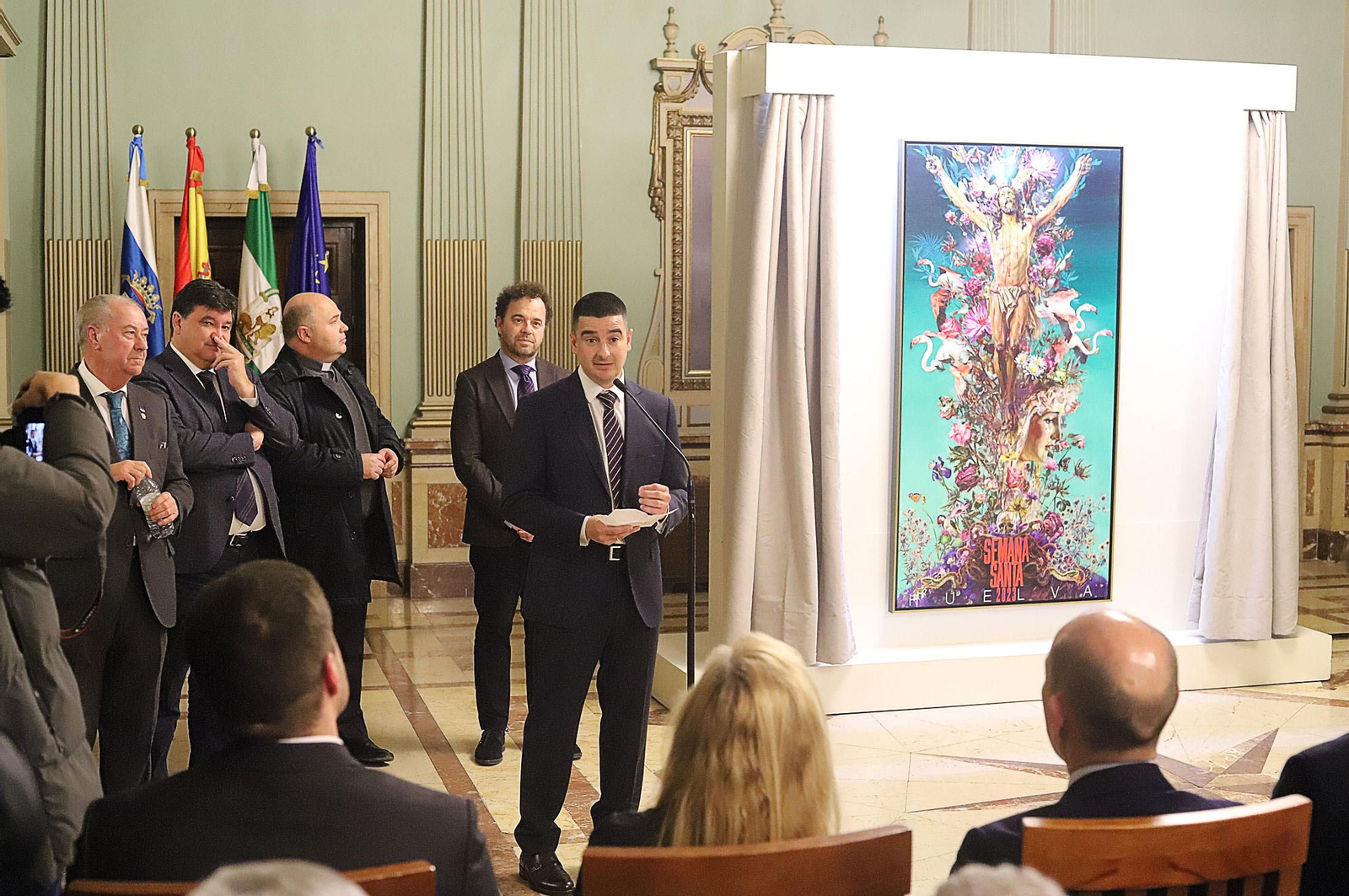 Imágenes del cartel de la Semana Santa 2023 de Huelva en su presentación