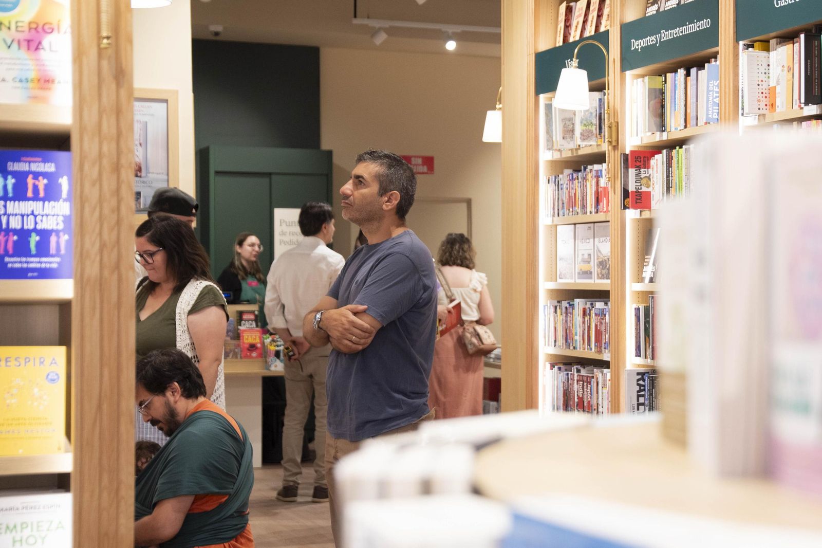 Las imágenes de la apertura de la Casa del Libro en el Centro Comercial Torrecárdenas de Almería