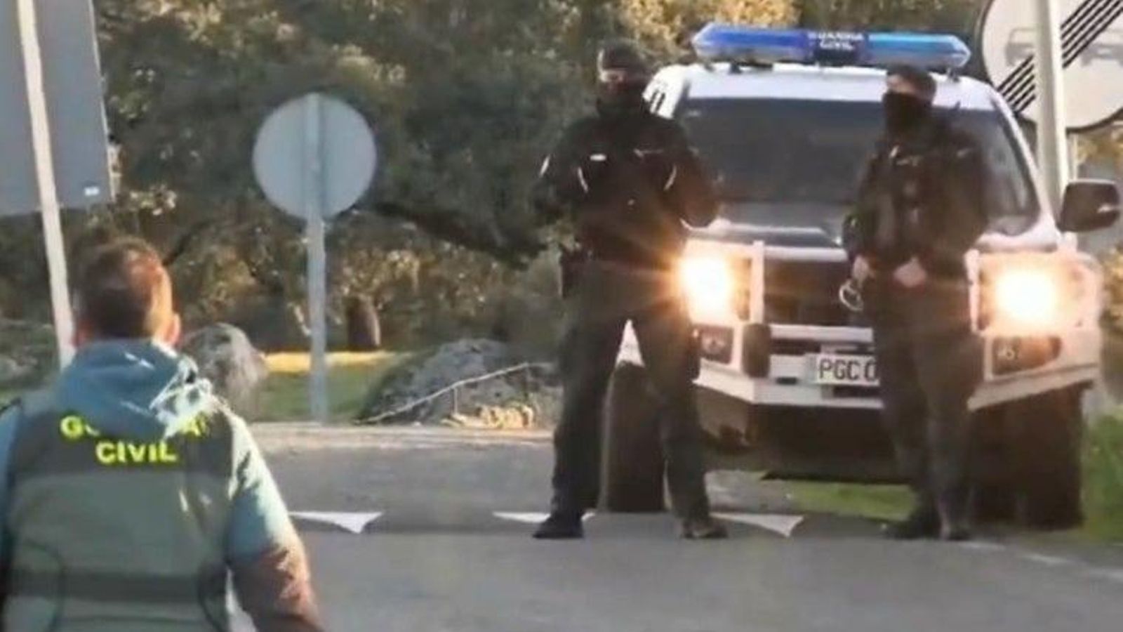 Operativo de la Guardia Civil en Santa Olalla del Cala.