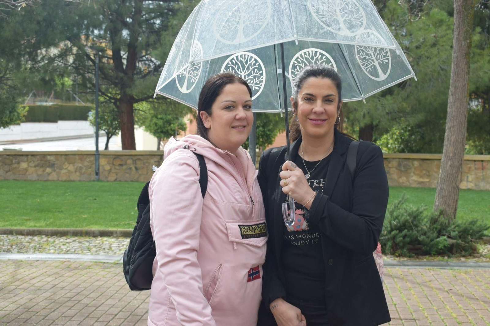En imágenes: La lluvia suspende el Lunes Santo en cuestión de horas