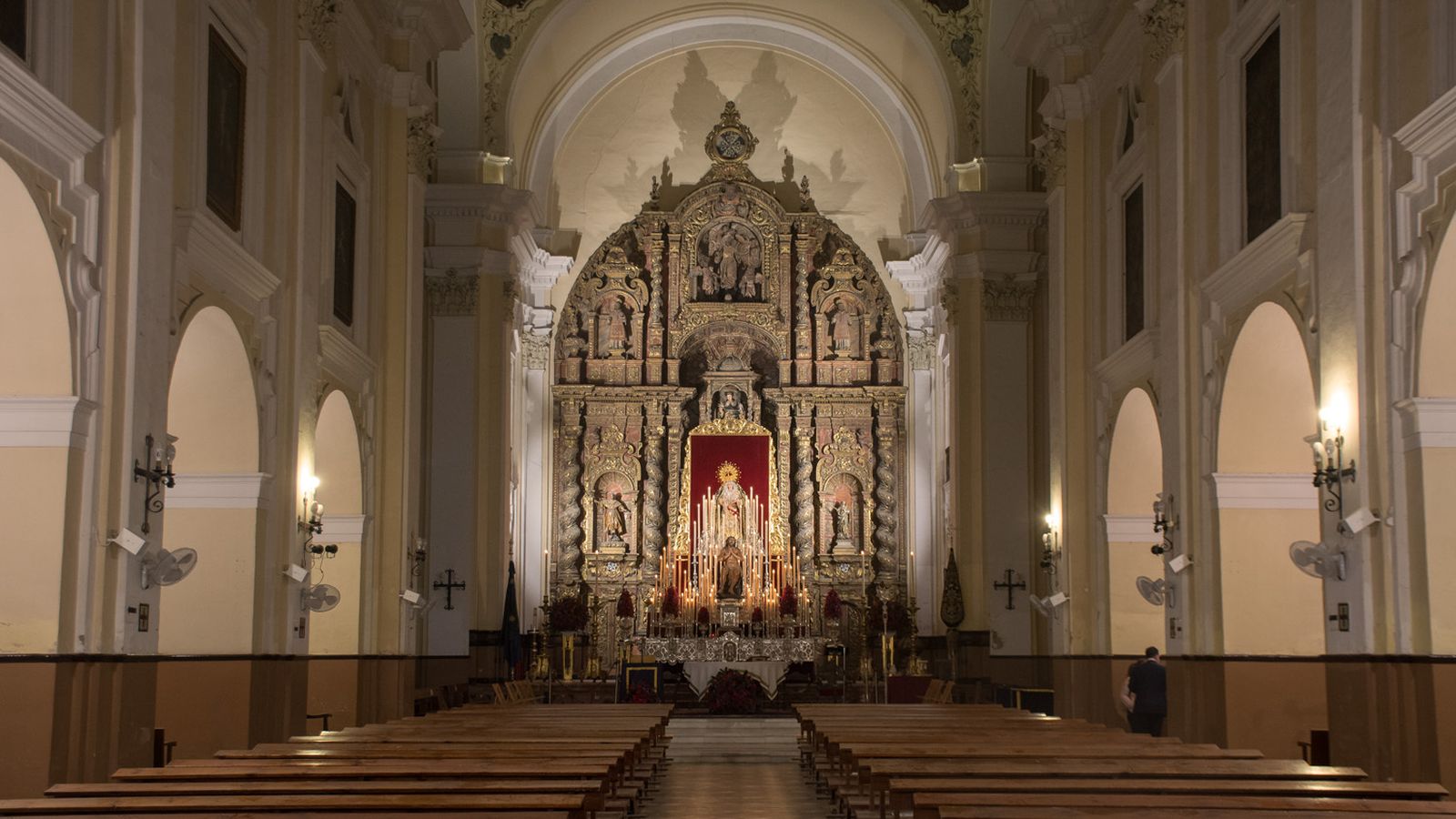La Estrella ilumina San Jacinto durante sus solemnes cultos