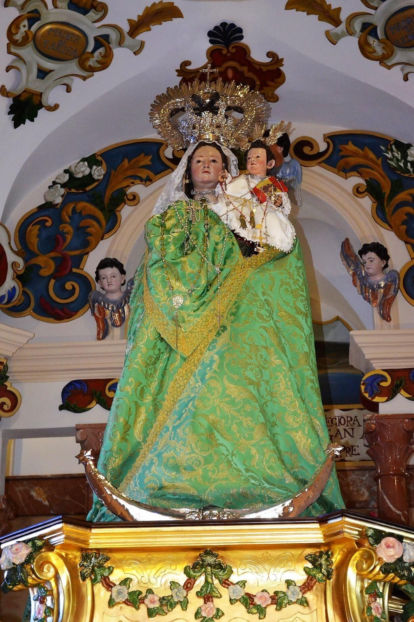 Nuestra Señora de la Luz en su ermita.