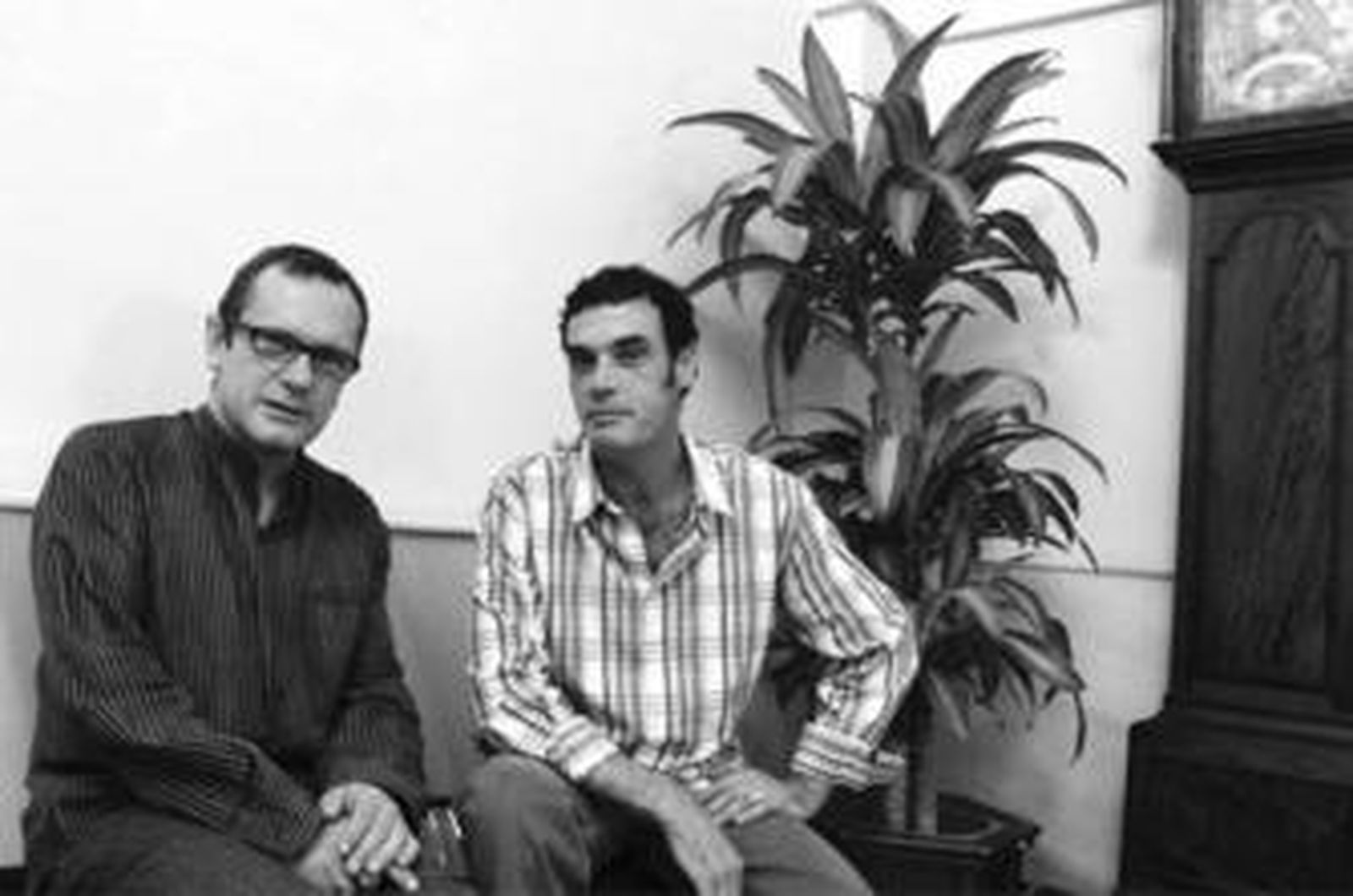 El director del CAT, Francisco Ortuño, y el actor Joaquín Galán, de Atalaya.