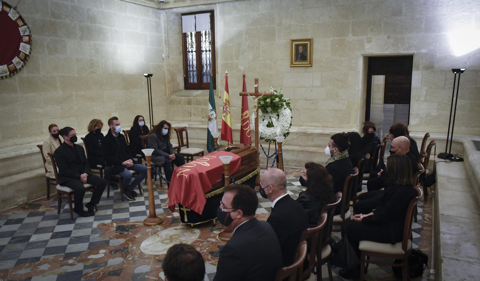 Las imágenes de la capilla ardiente de Pascual González