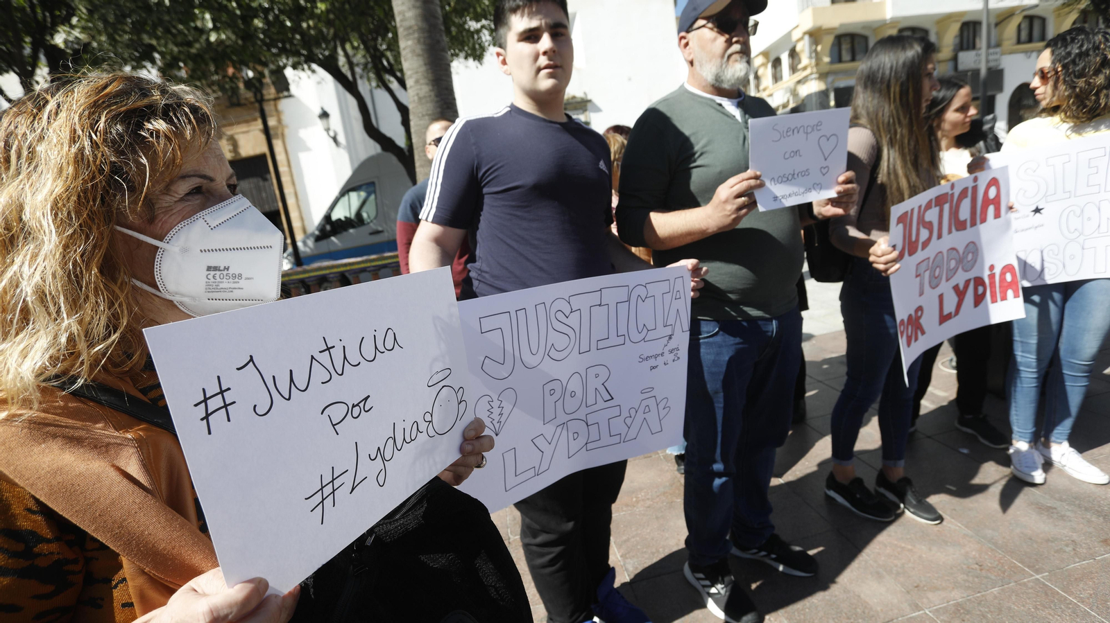 Las fotos de la concentración por la muerte de Lydia,  la niña nacida de forma prematura