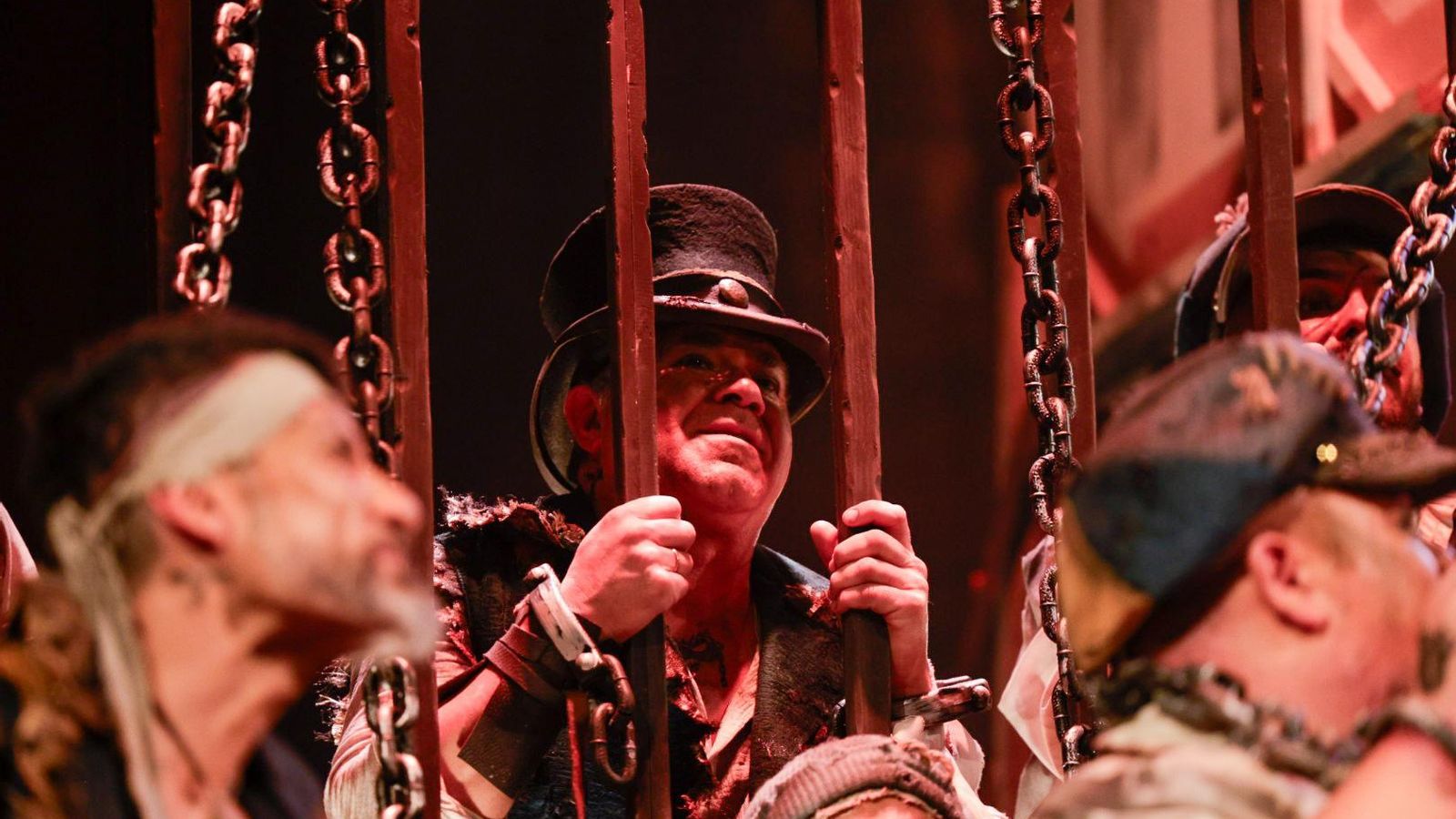 Búscate entre las mejores imágenes de la final del COAC 2025 del Carnaval de Cádiz