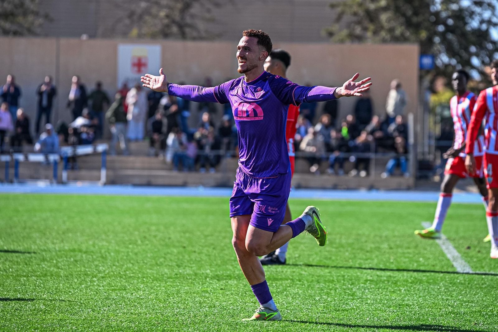 El delantero charrúa celebra el tanto del empate.