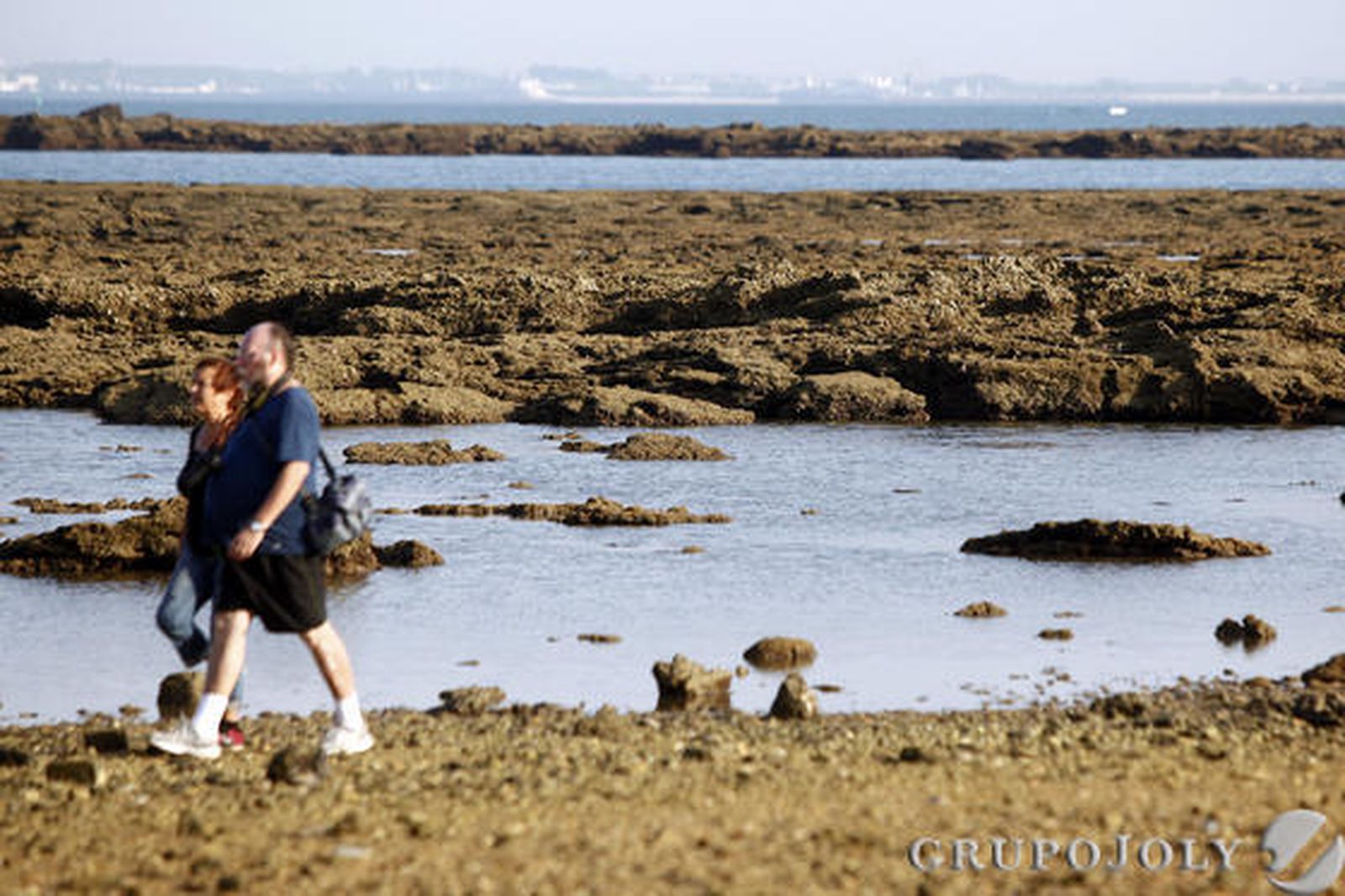 Imágenes del momento de una espectacular bajamar en las playas de Cádiz.

Foto: Jesus Marin