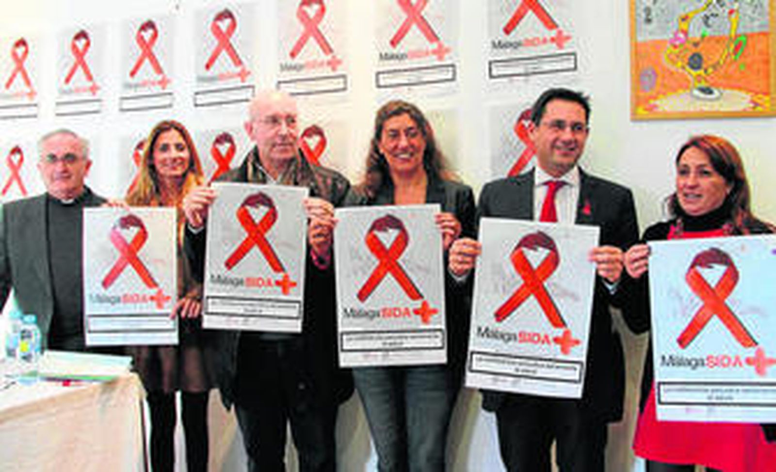 Representantes de distintas administraciones y de Asima en la inauguración de la reforma de la casa de acogida para enfermos de sida de El Palo.