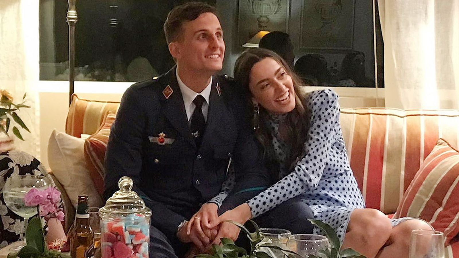Ana Iglesias con su novio, en la pedida de mano a mediados de abril.