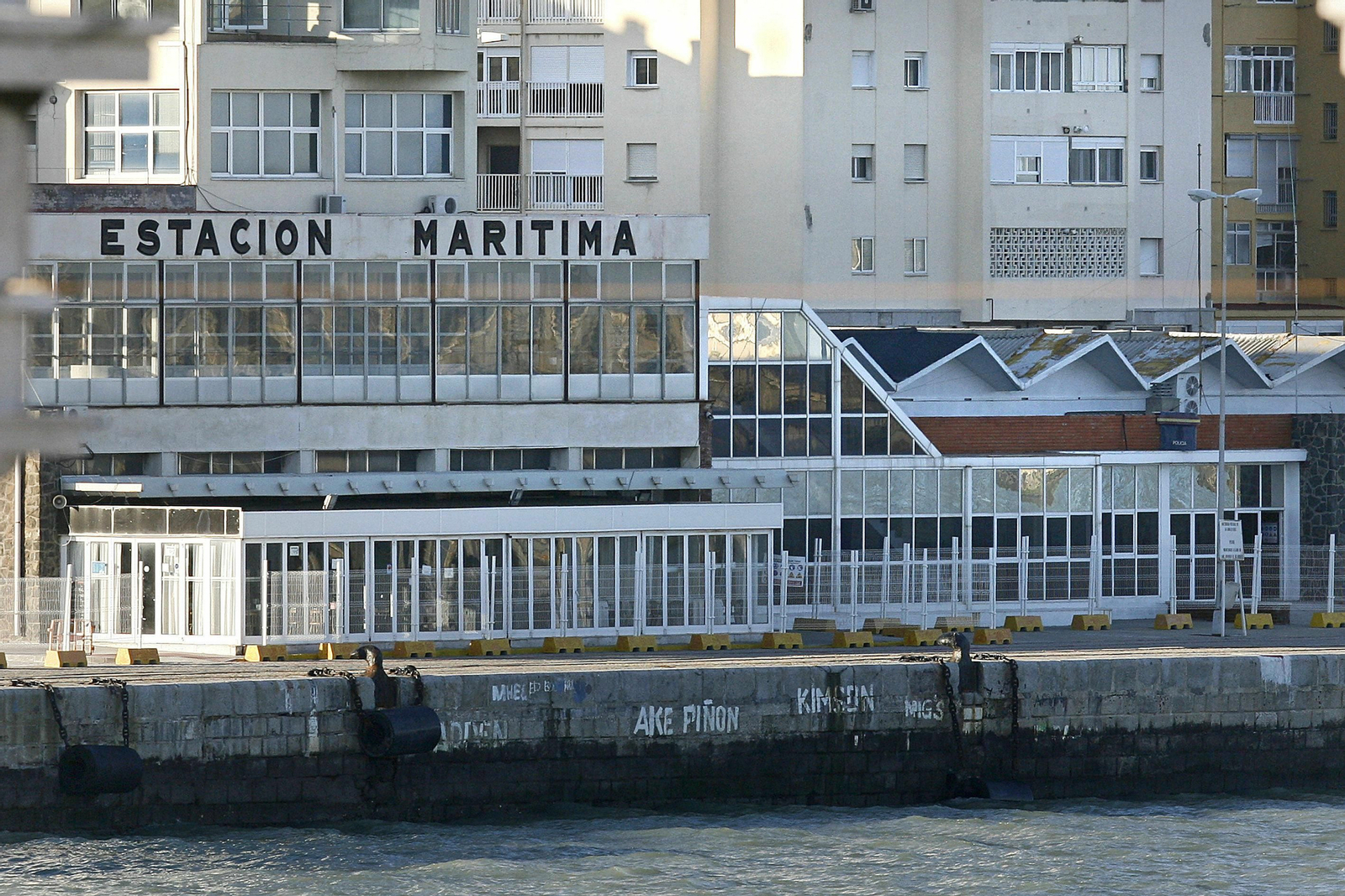 Fachada del edificio de la Estación Marítima del puerto de Cádiz.