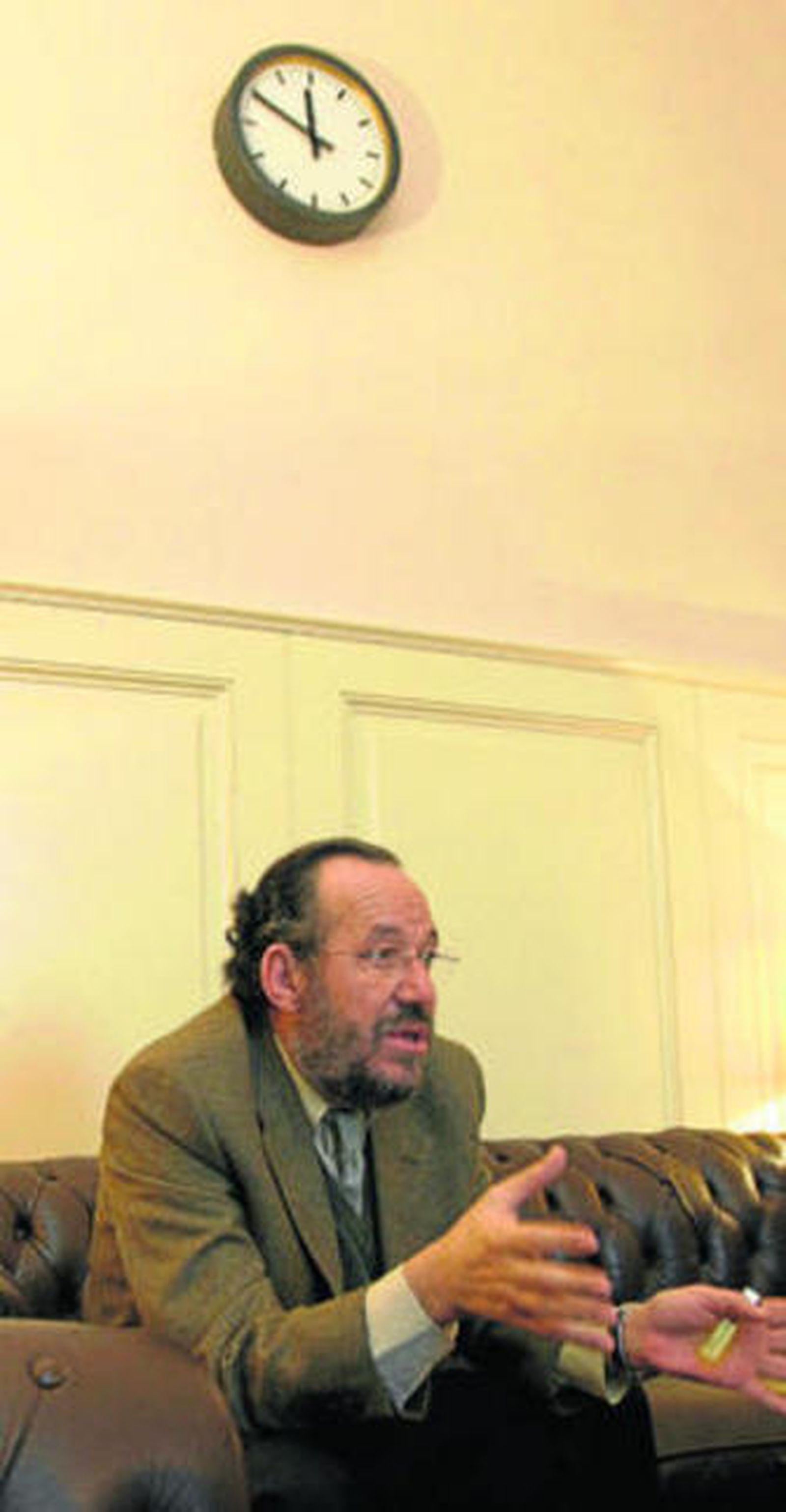 Enrique Linde, en su despacho de la Autoridad Portuaria.