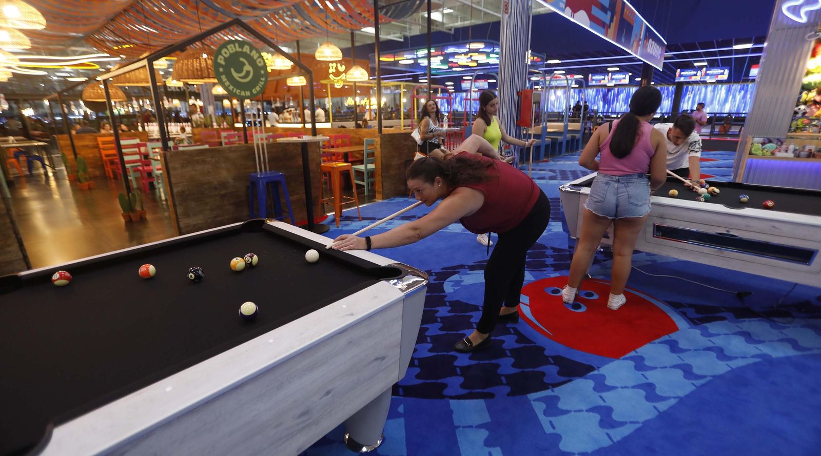 Las fotos de la inauguración del centro de ocio Ozone Bowling en Palmones