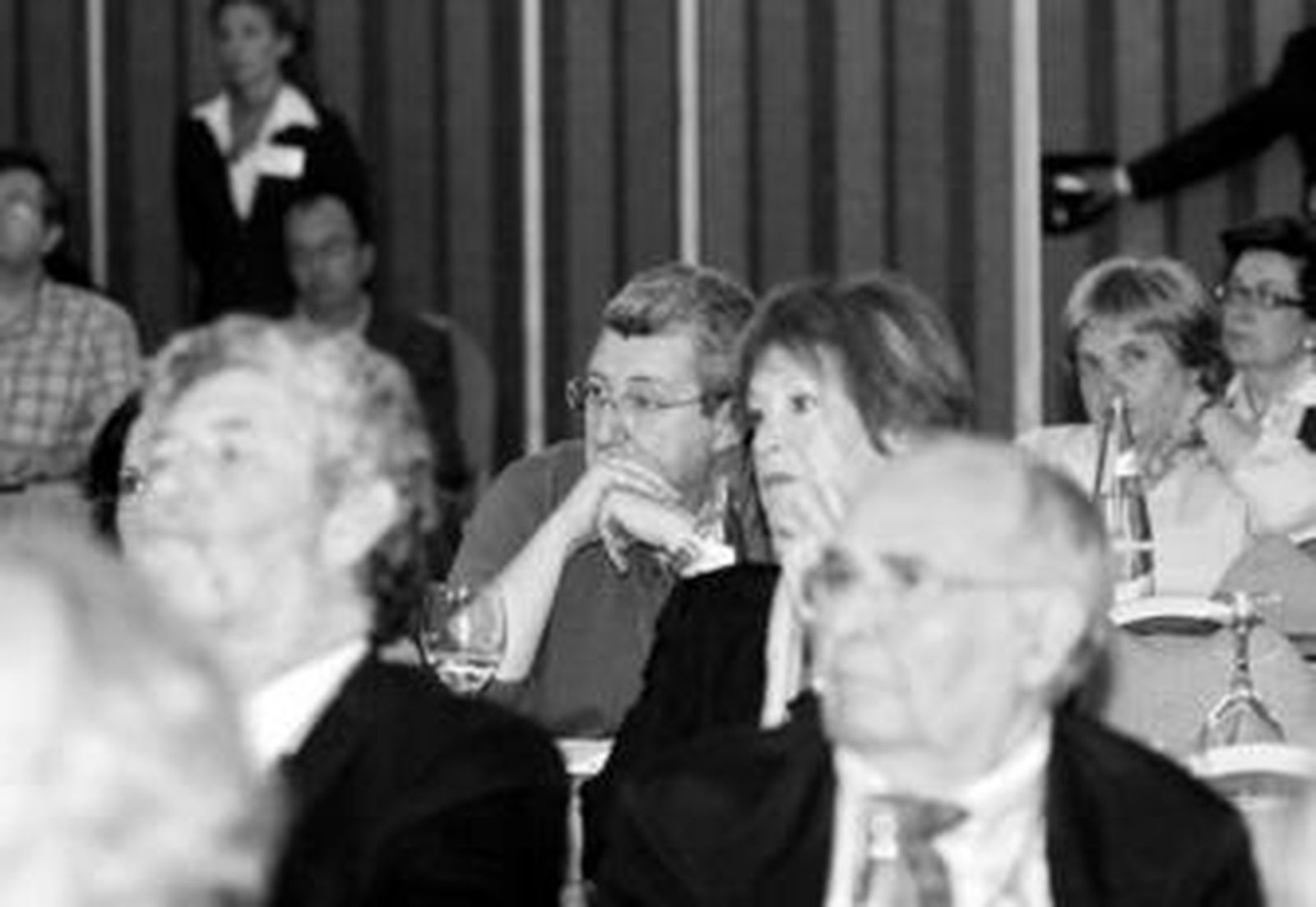 Varios participantes siguen con atención una de las ponencias de ayer en el Córdoba Center.