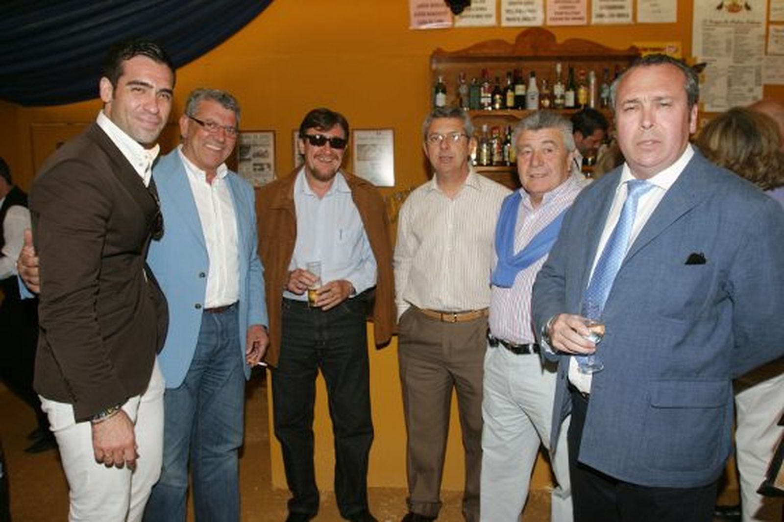Ismael Jordi posa con Paco Monje, Antonio Gambín, Agustín Benítez Sánchez, Pedro Herrera de Jupe Jerez y Benjamín Sánchez, director comercial.

Foto: Vanesa Lobo