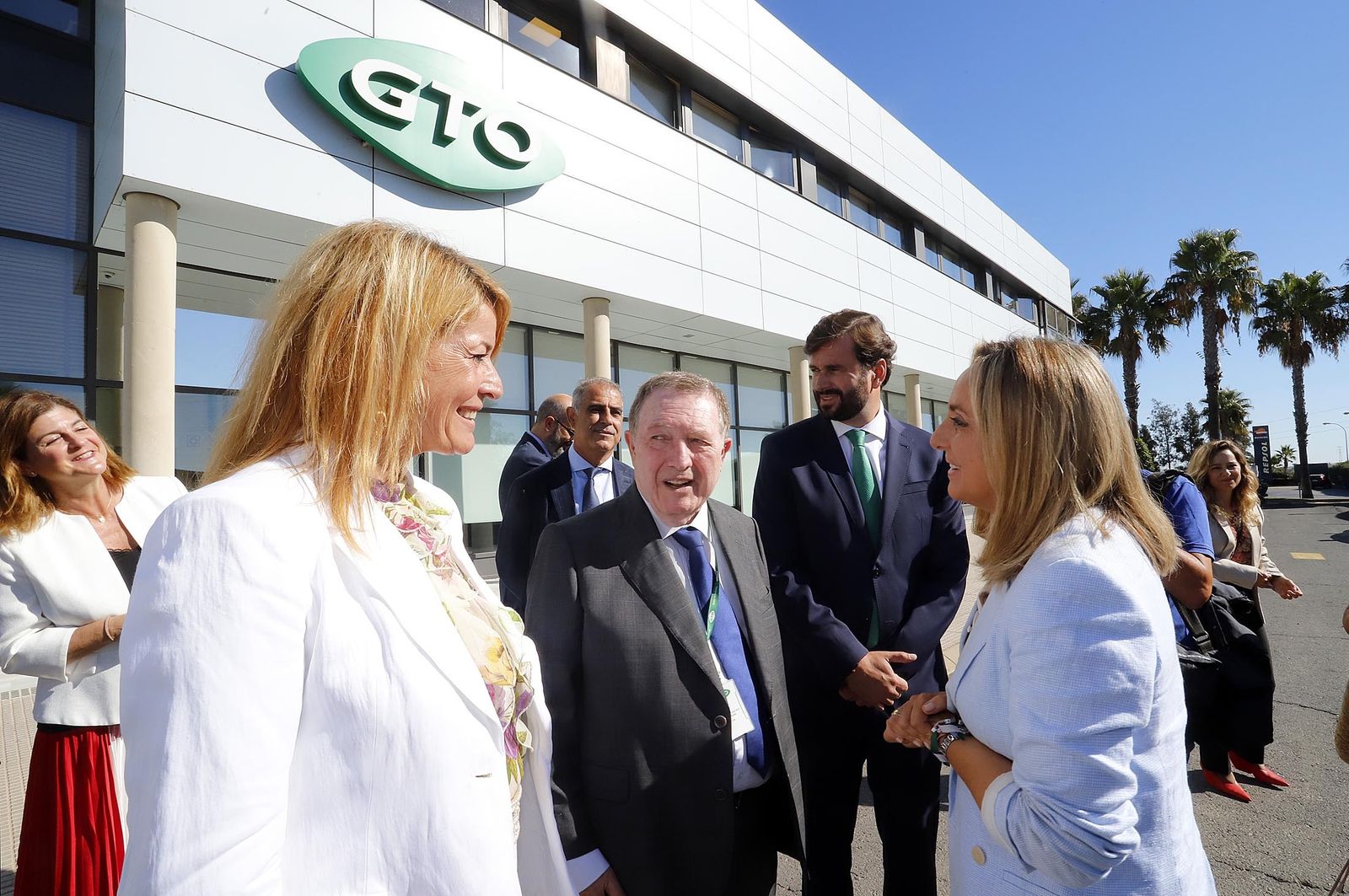 Imágenes de la visita de la consejera Marifrán Carazo a la empresa GTO en Niebla