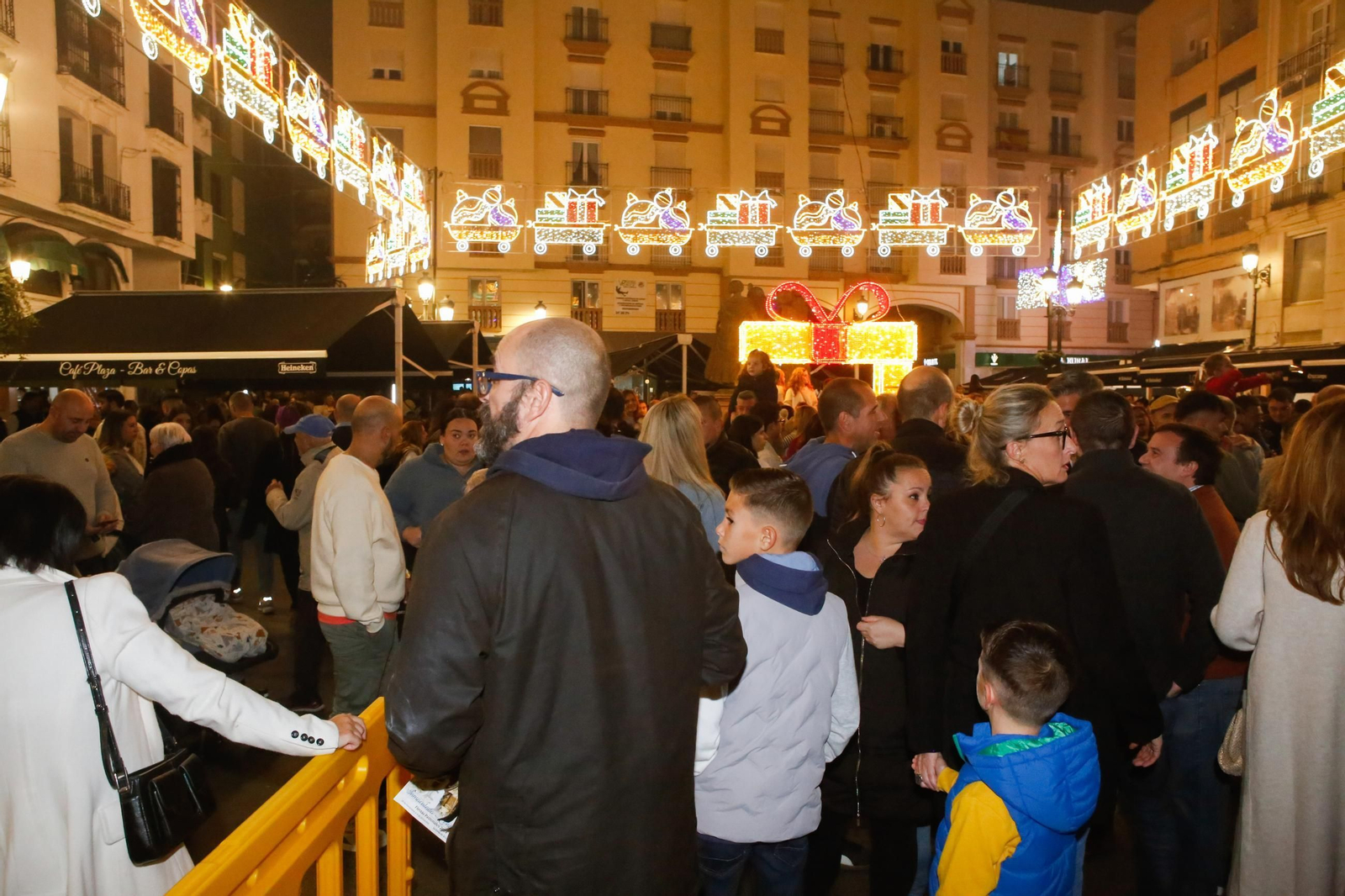 Las fotos del encendido del alumbrado navideño en La Línea Las fotos del encendido del alumbrado navideño en La Línea