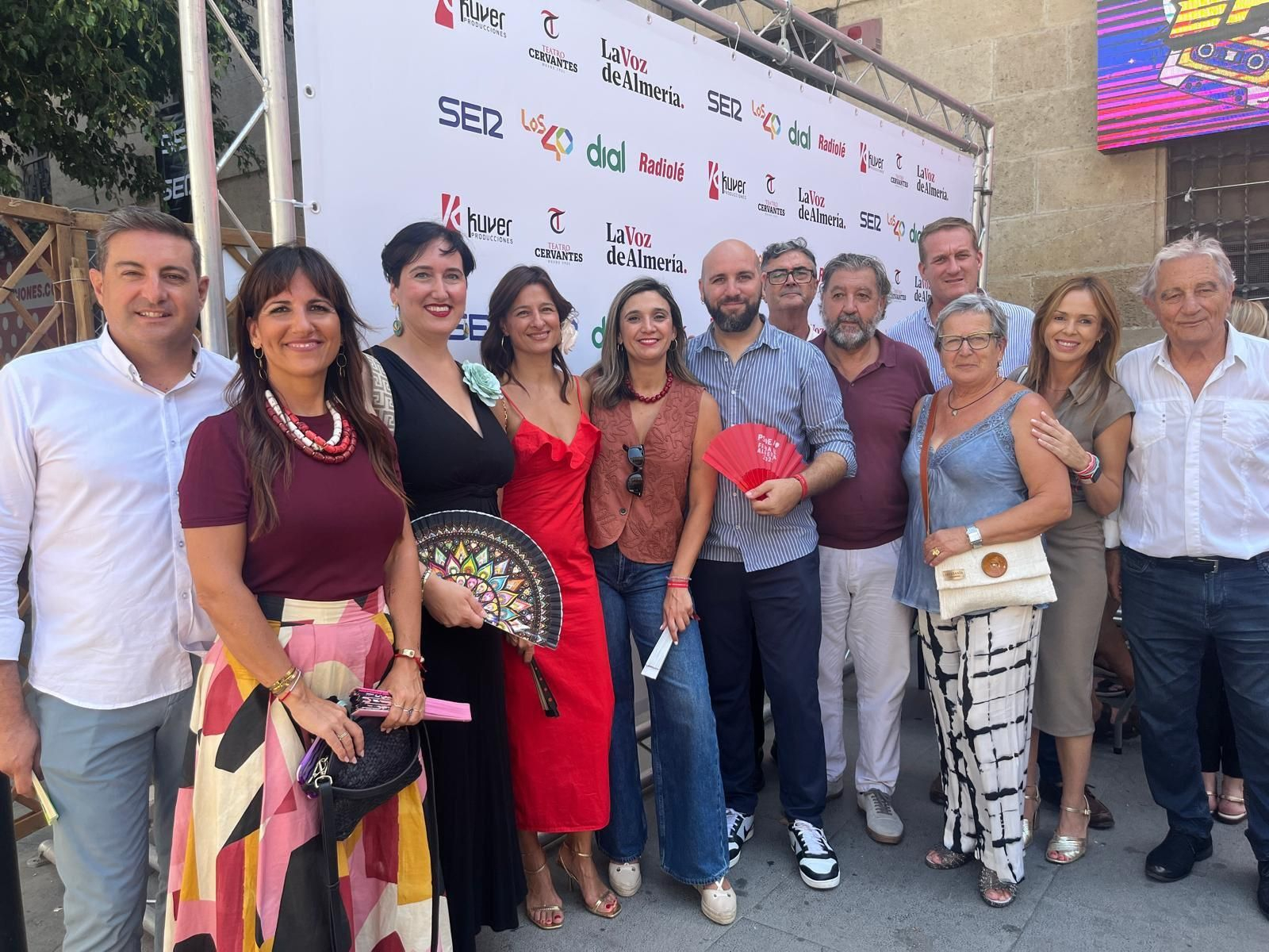 María Márquez con cargos y militantes socialistas en la feria de Almería.