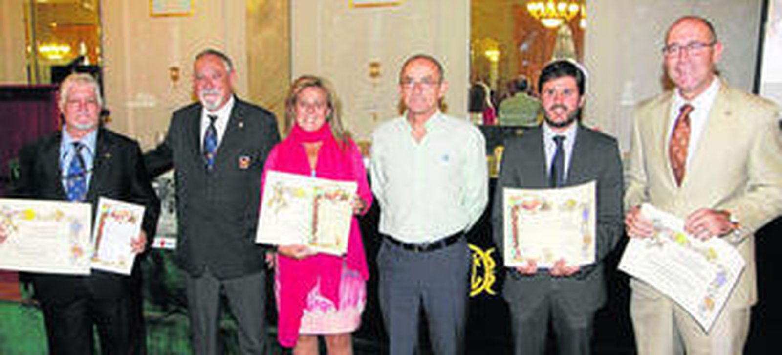 La hermandad legionaria entrega sus nombramientos honoríficos