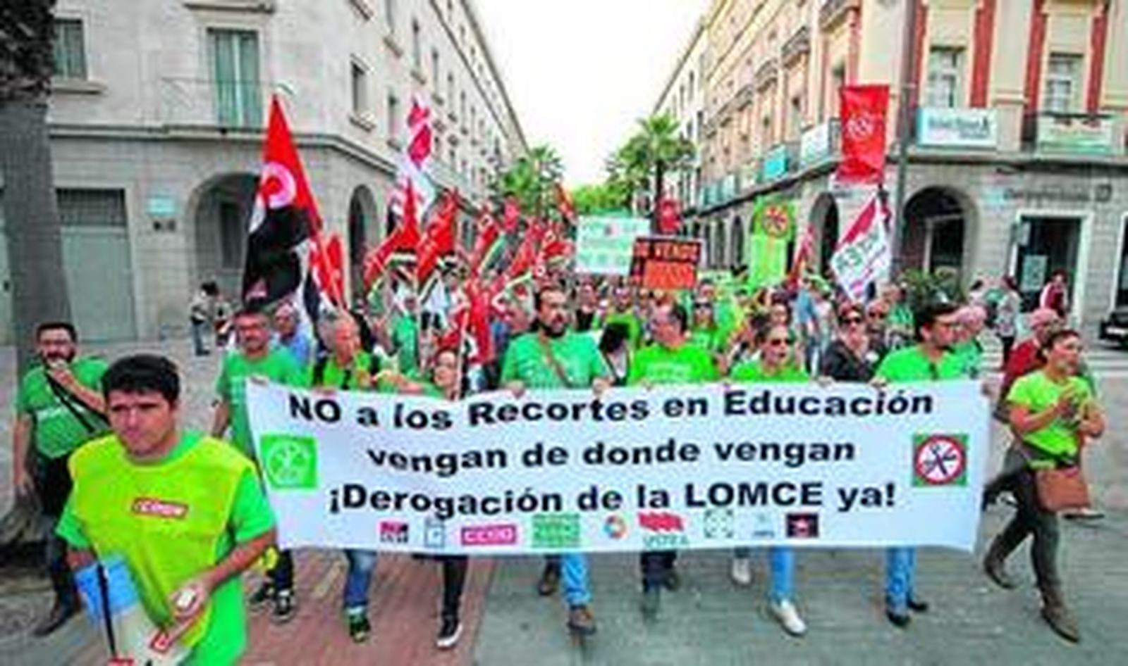 Cabeza de la manifestación a su llegada a la Plaza de la Constitución.