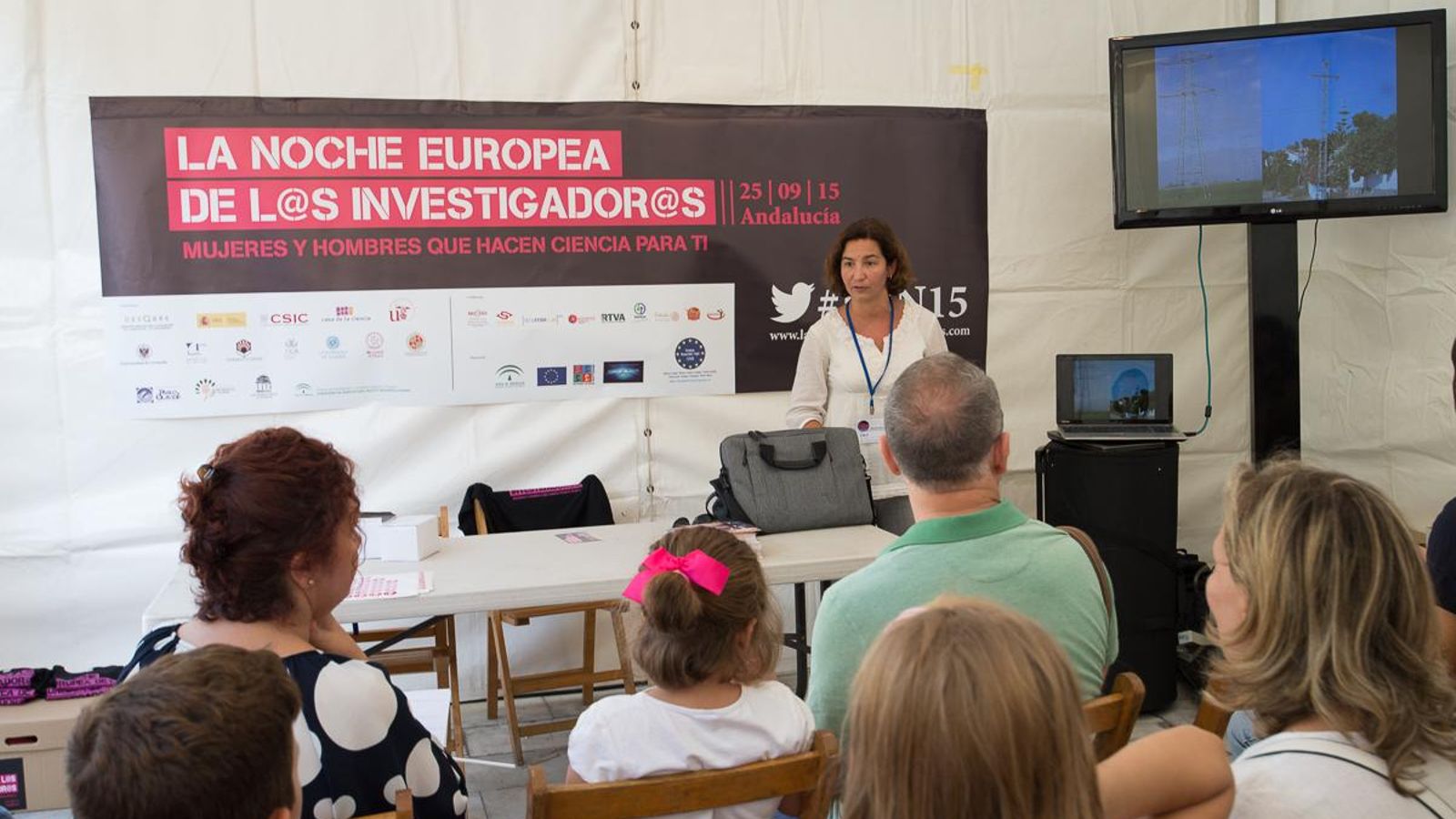 Participación de la US en una edición anterior de La Noche de los Investigadores.