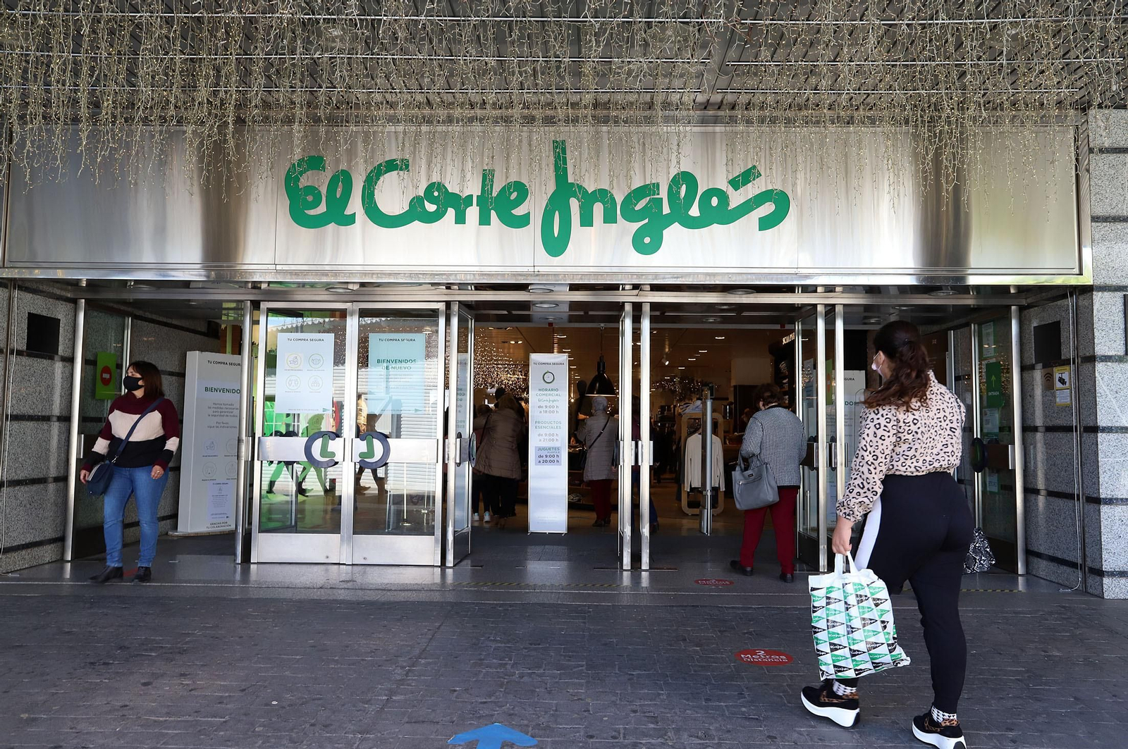 Entrada principal de El Corte Inglés en Huelva.