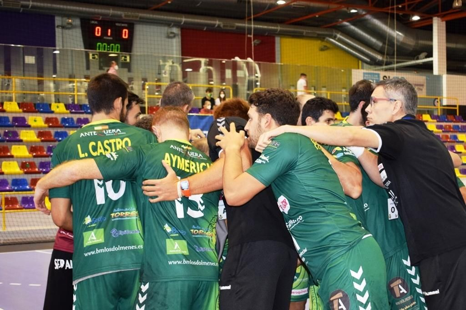 Los jugadores del Iberoquinoa Antequera hacen piña.