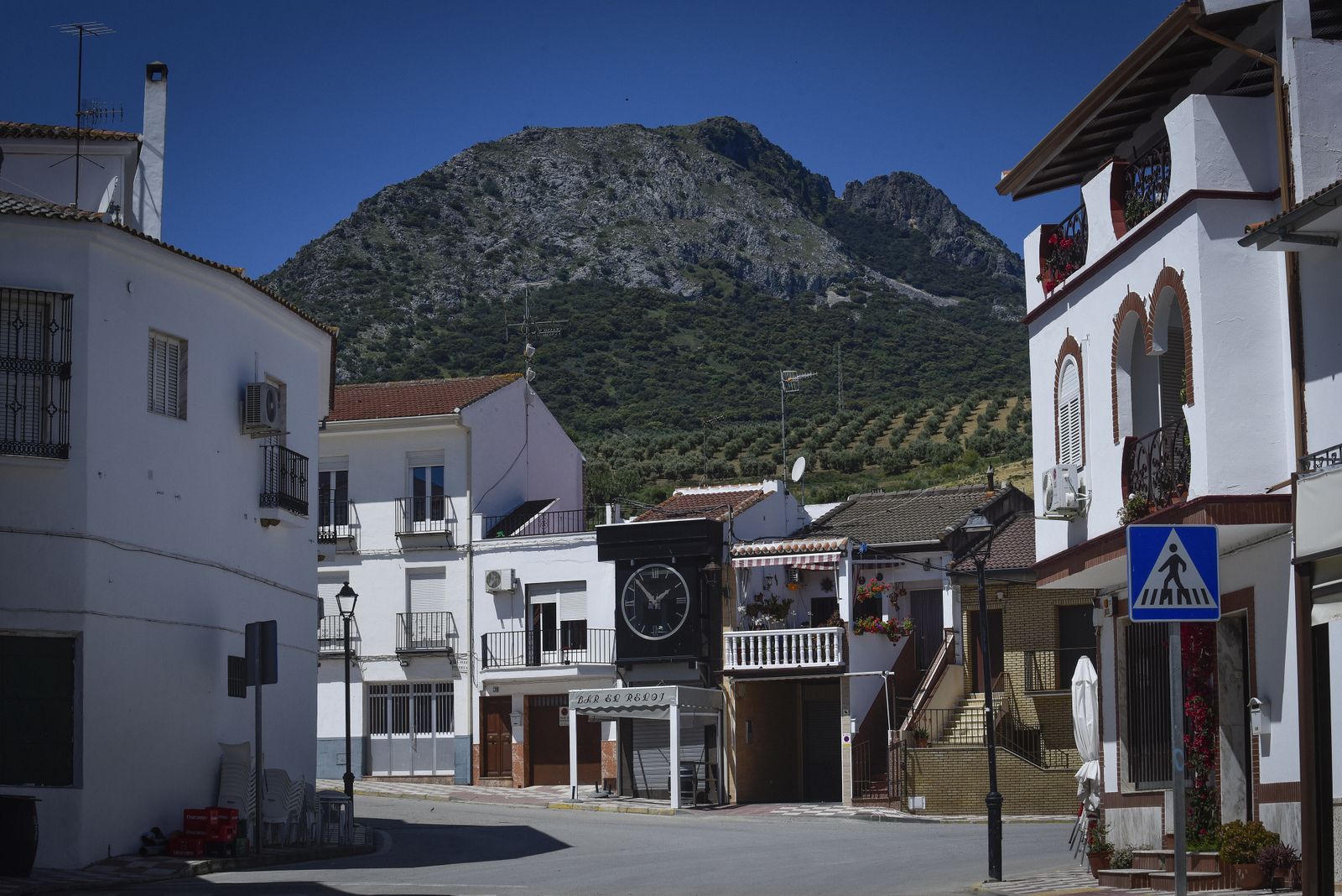 Una de las principales calles de Algámitas, con tasa de Covid más alta de toda Andalucía.
